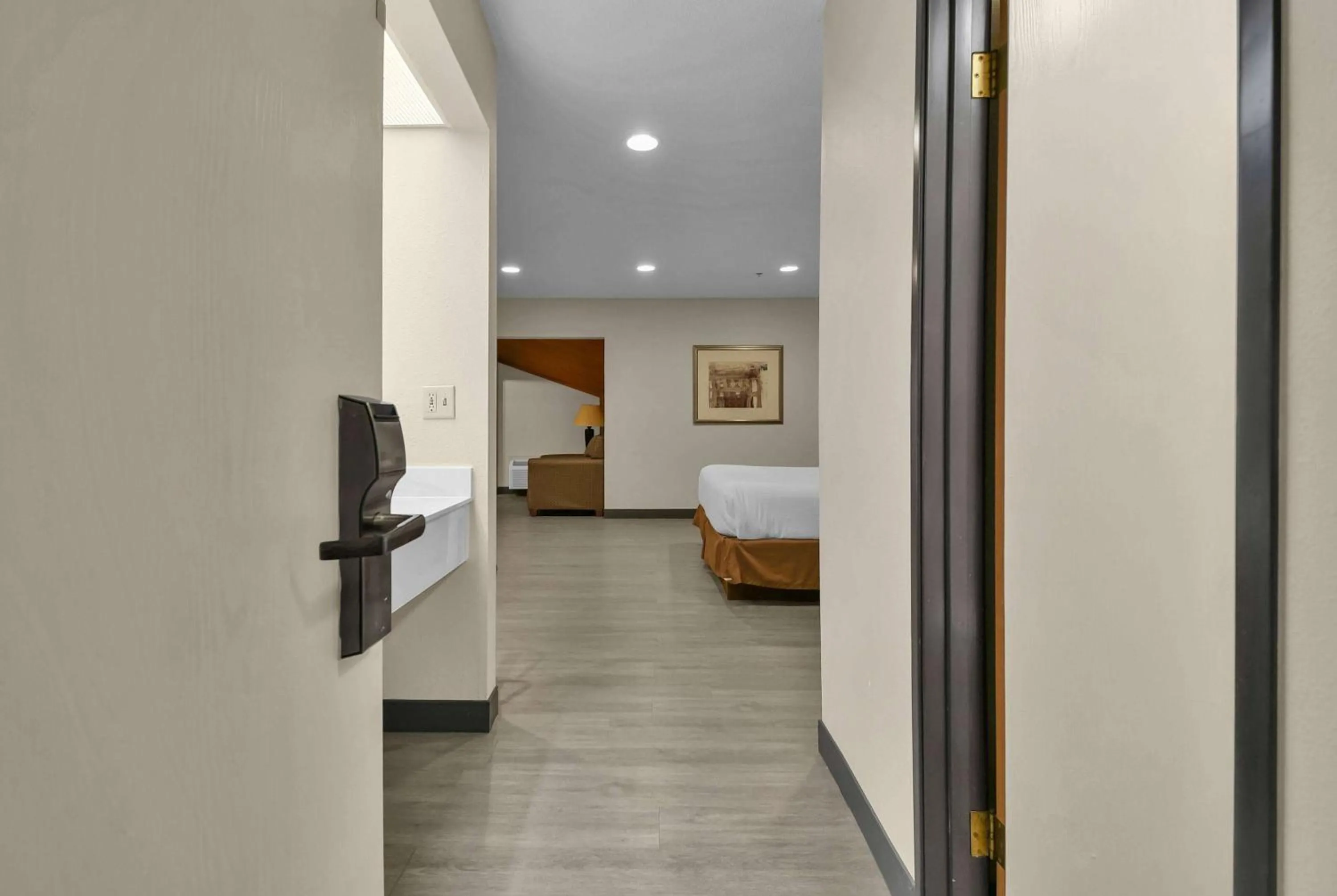 Photo of the whole room, Bed in Baymont by Wyndham Zanesville