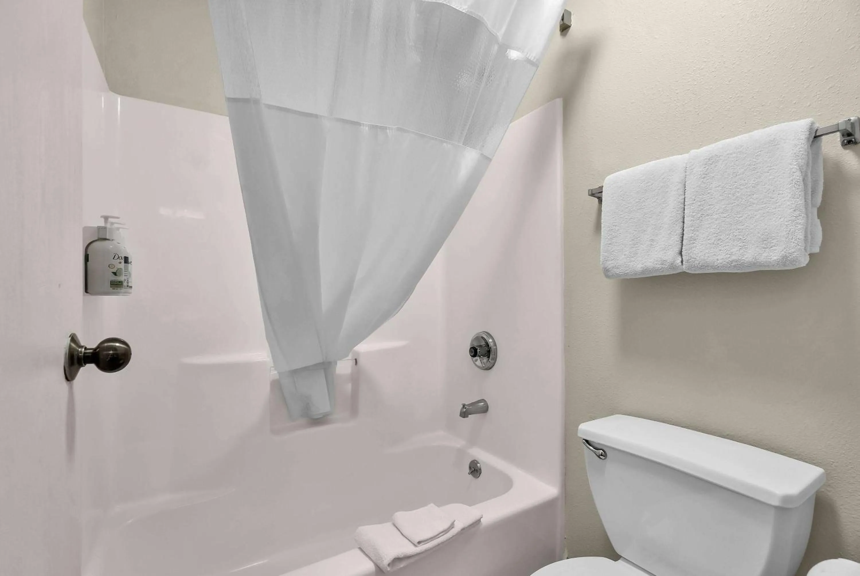 Bathroom in Baymont by Wyndham Zanesville