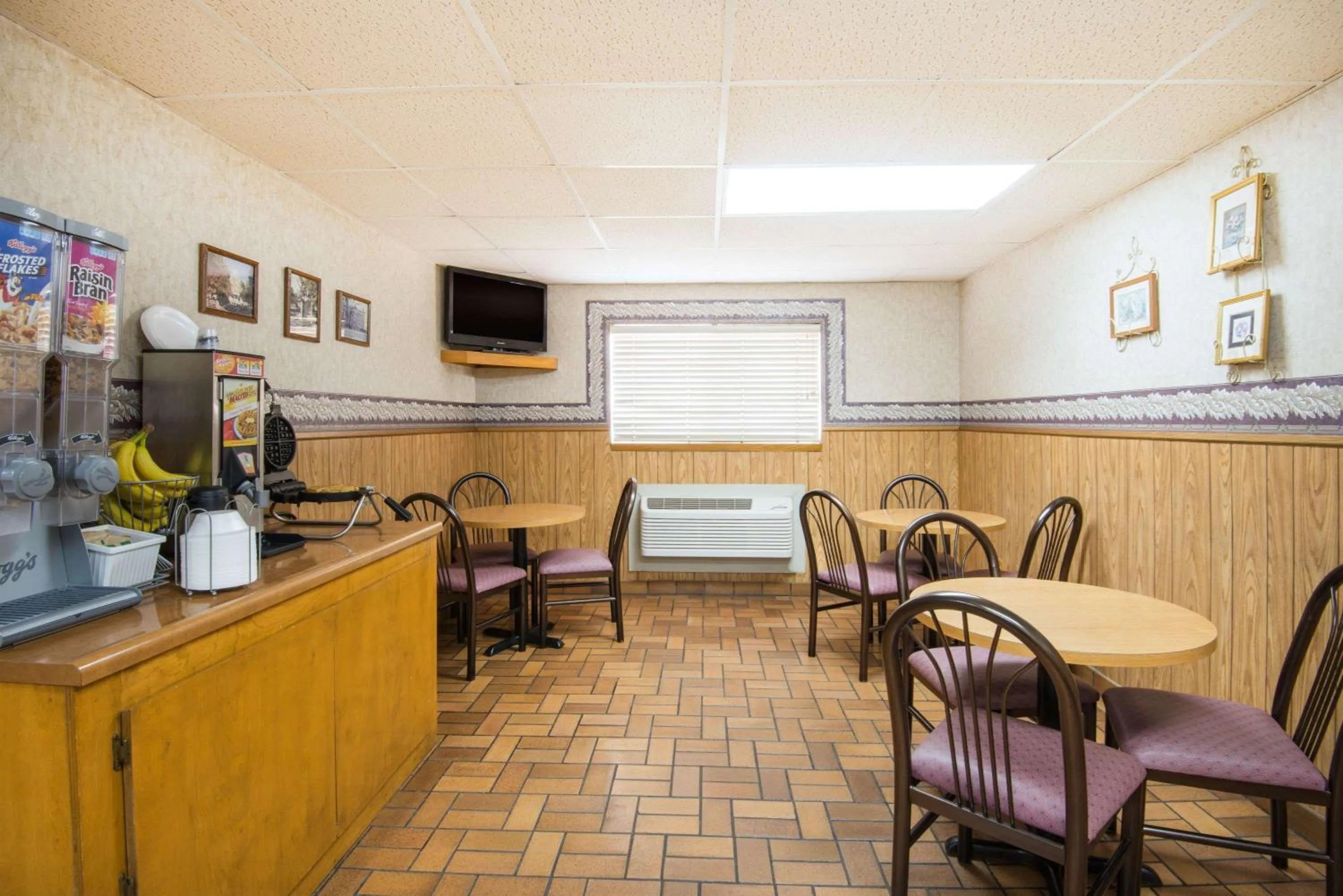 Restaurant/places to eat in Super 8 by Wyndham Nevada