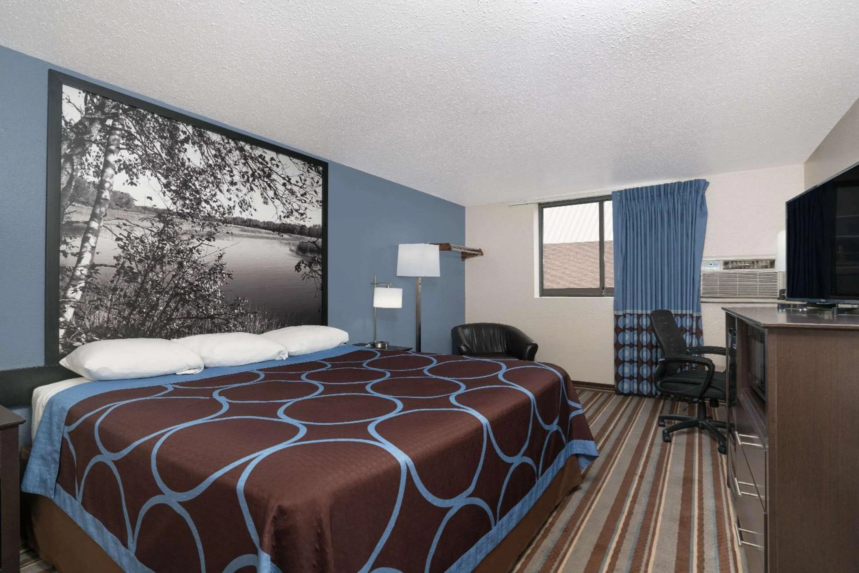 Photo of the whole room, Bed in Super 8 by Wyndham Willmar