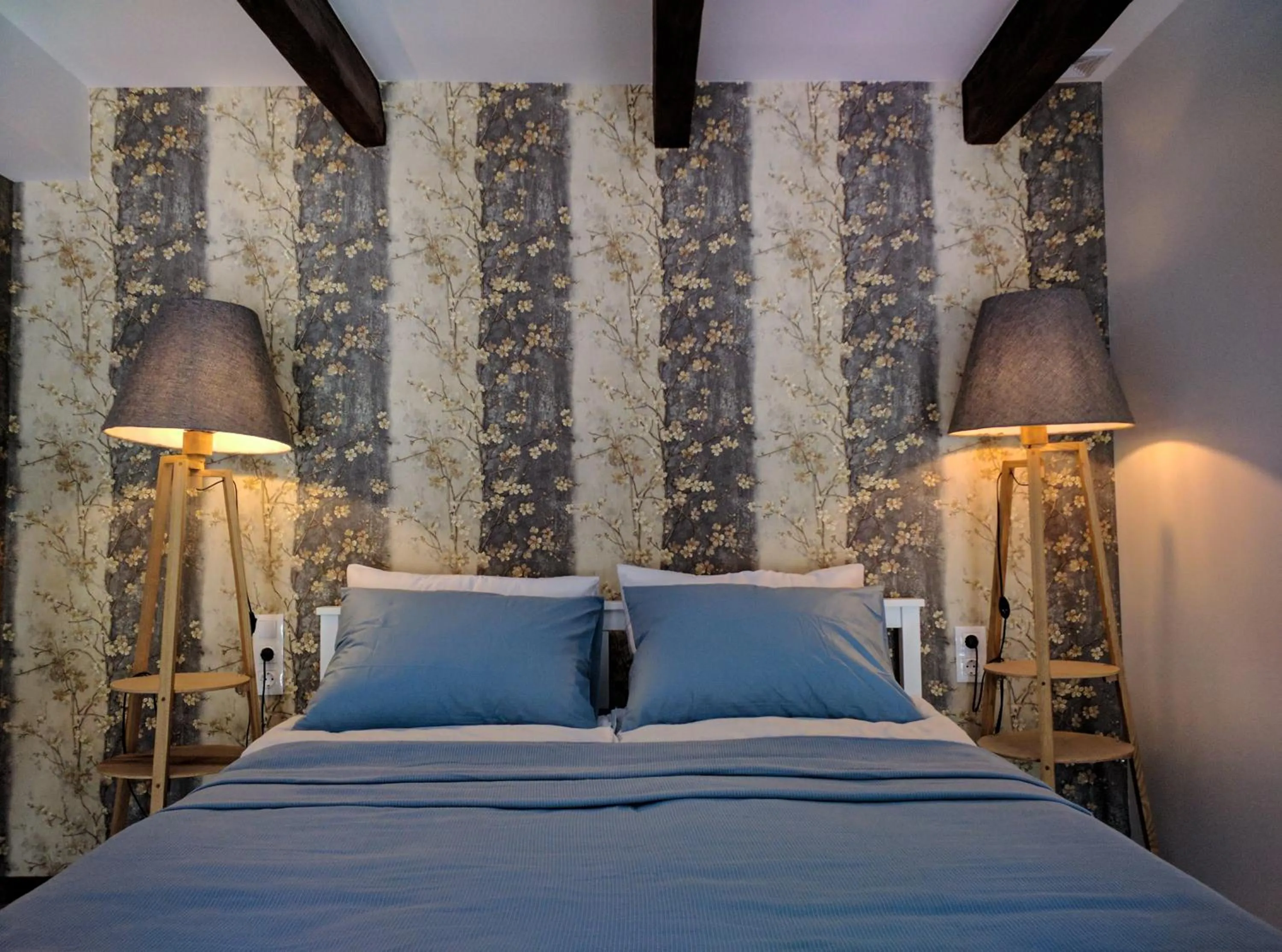 Bed in Cozy Studios on Freedom Square