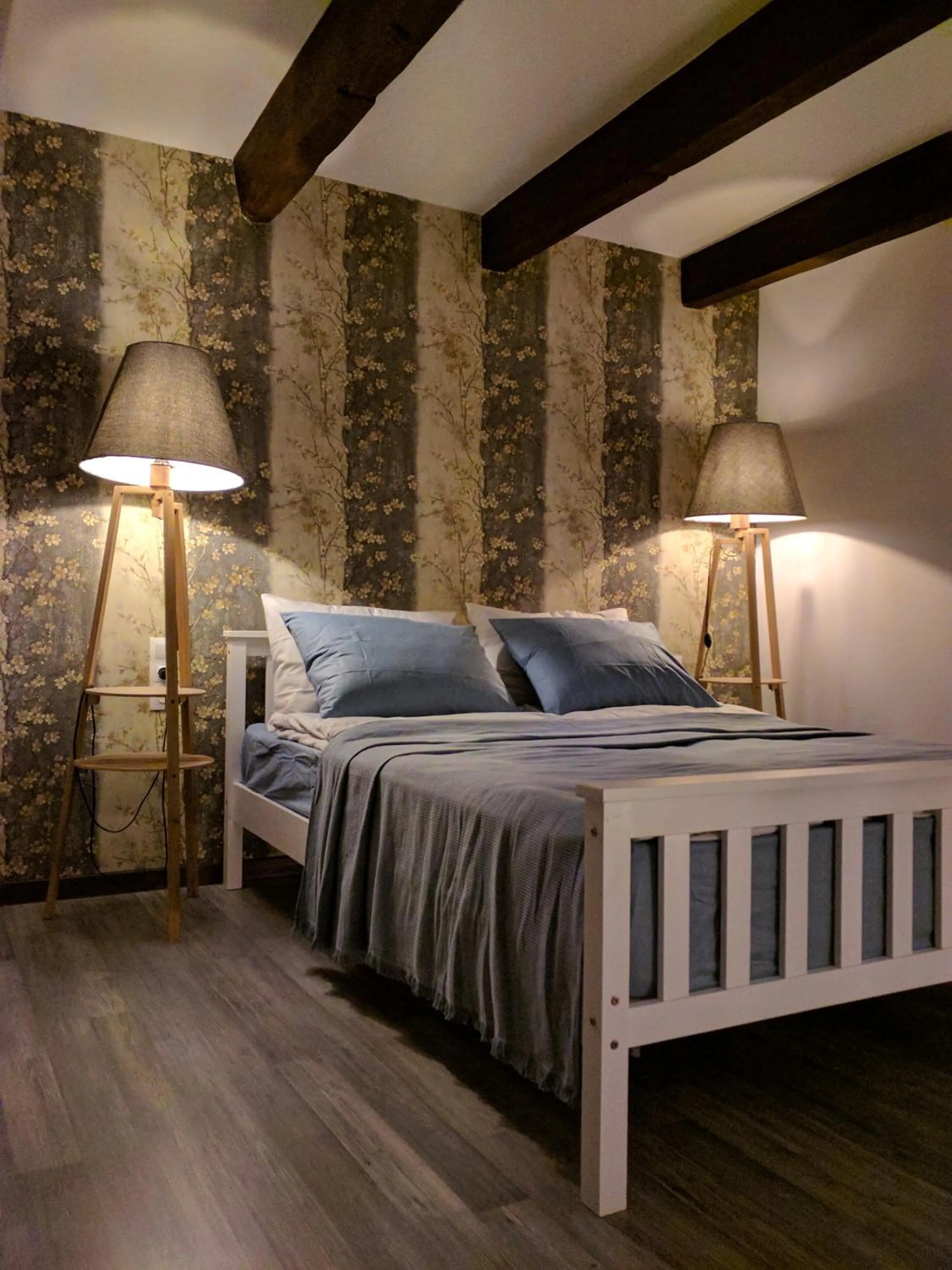 Bed in Cozy Studios on Freedom Square