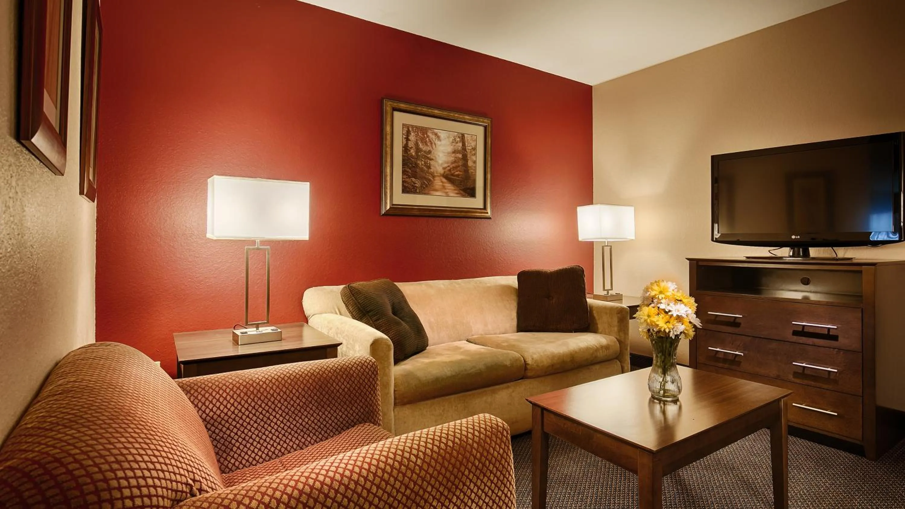 Living room in Best Western Plus Brandywine Inn & Suites