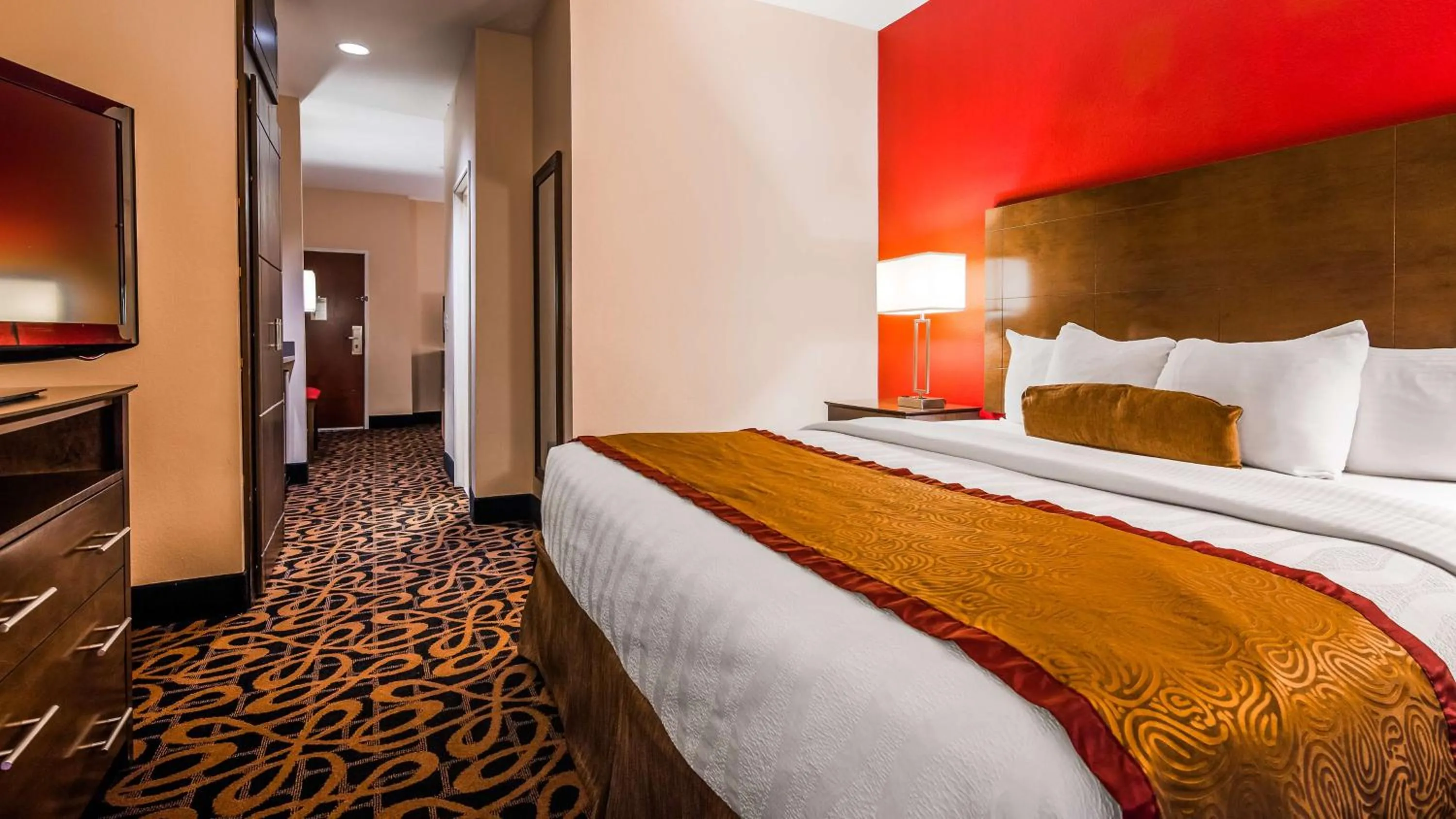 Photo of the whole room, Bed in Best Western Plus Brandywine Inn & Suites