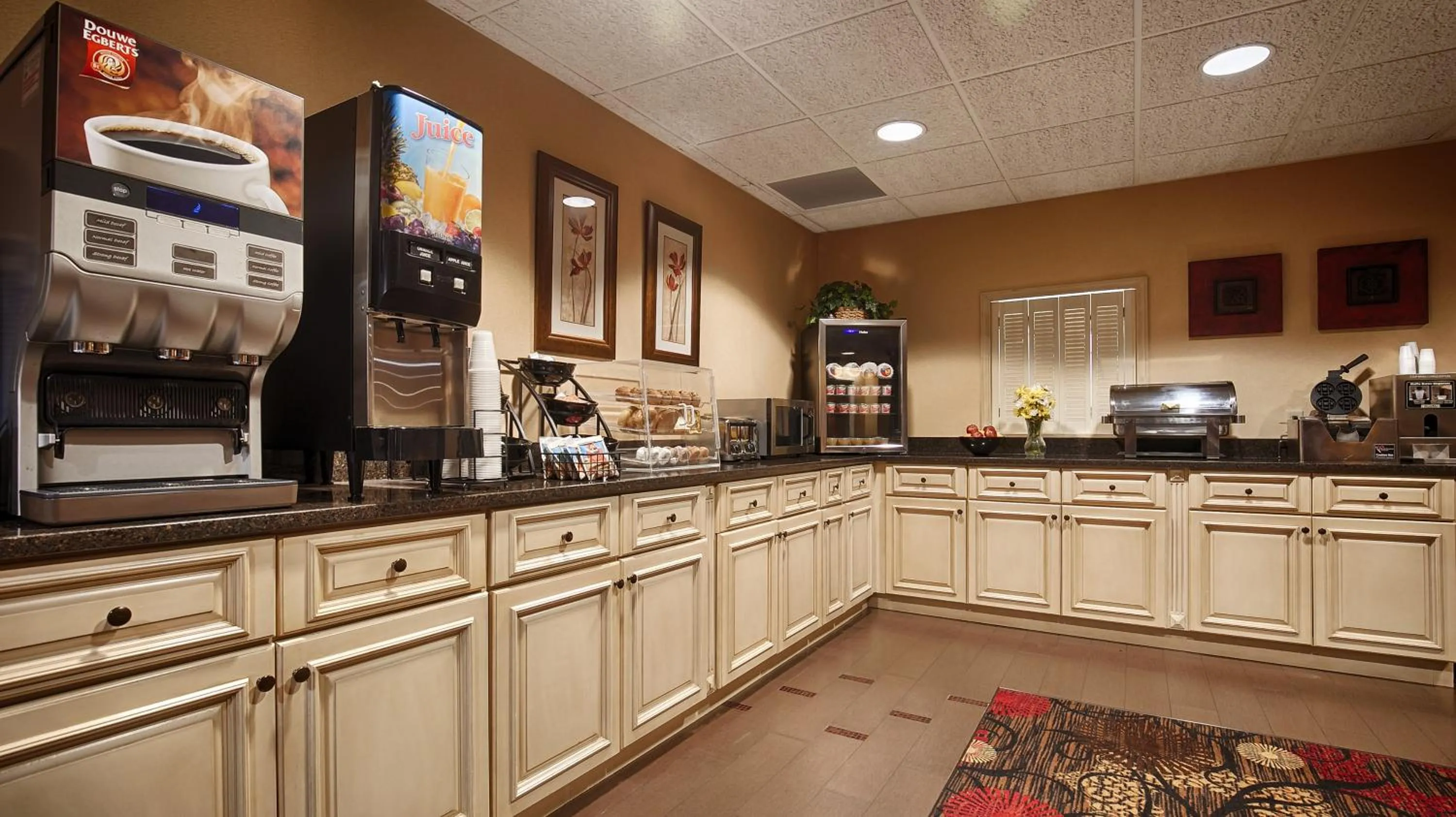 Breakfast in Best Western Plus Brandywine Inn & Suites