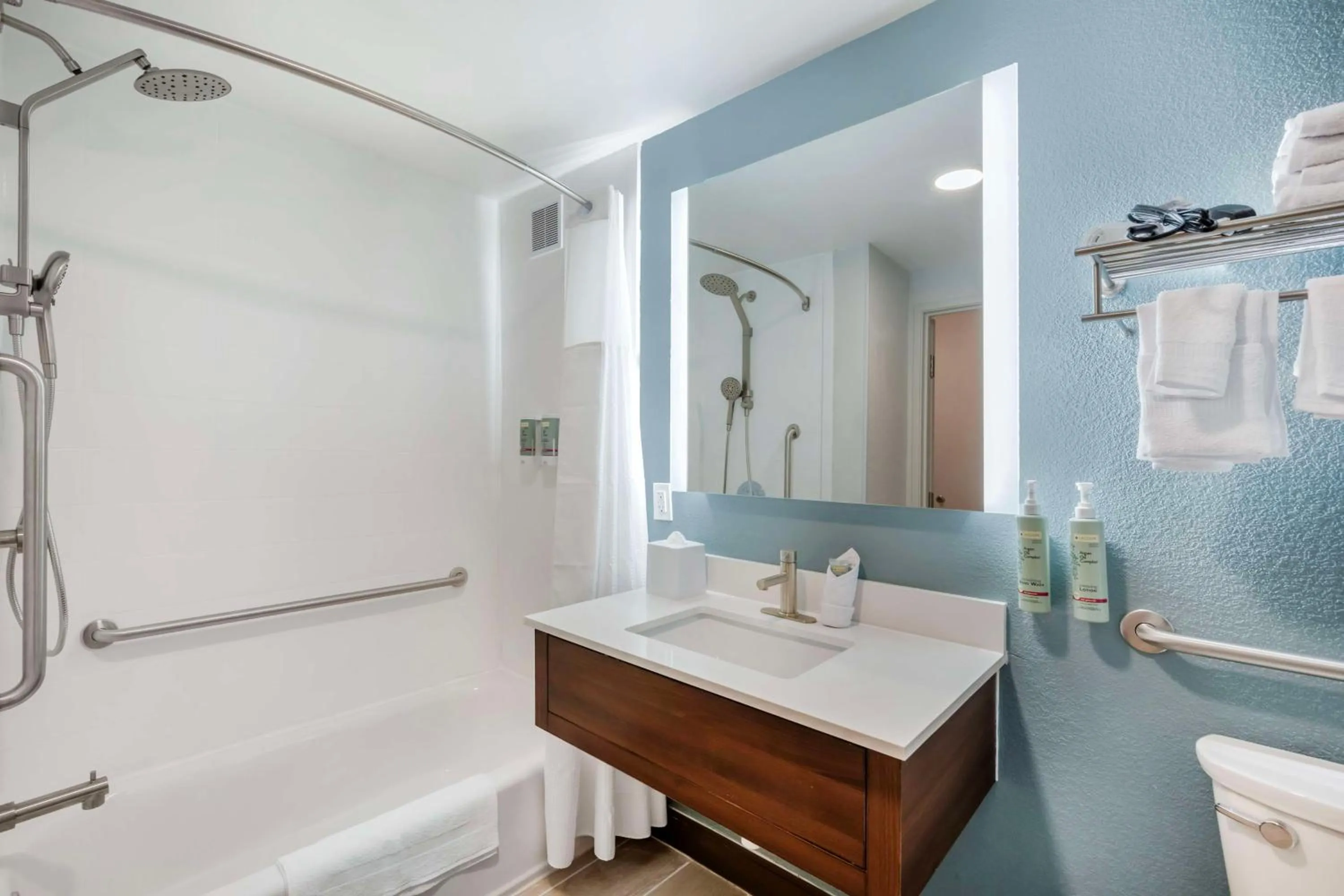 Bathroom in Best Western River Cities