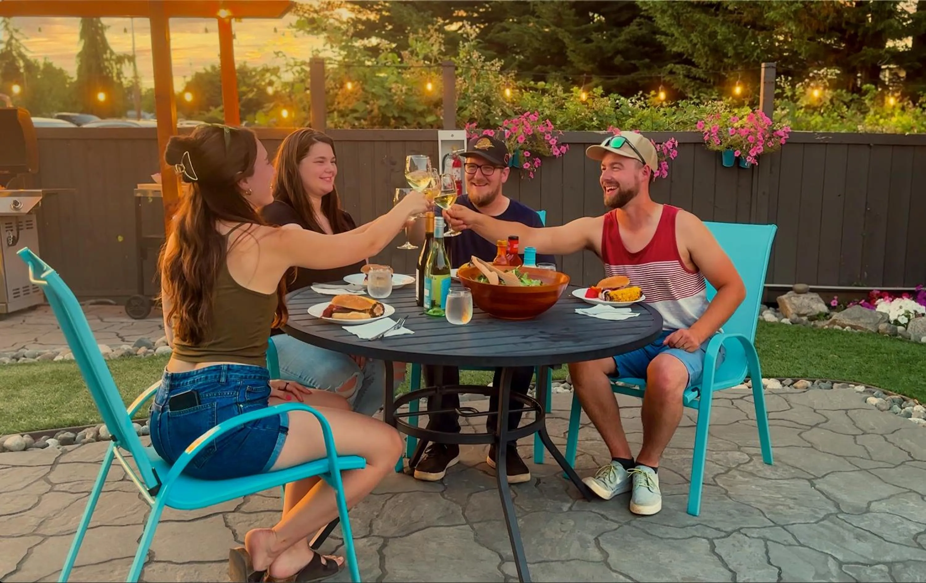 Dining area in The Tide's Inn