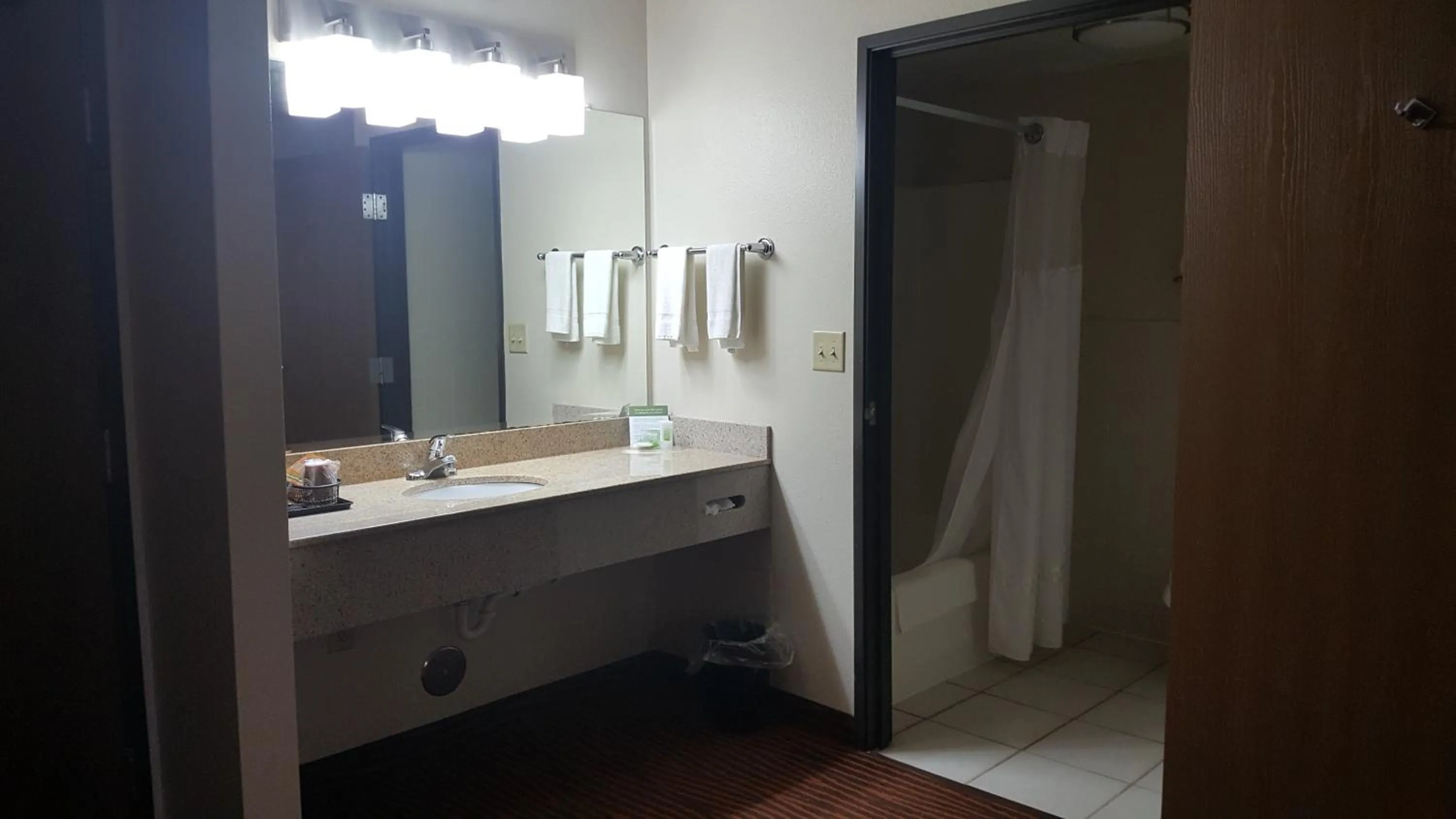 AmericInn by Wyndham Muscatine