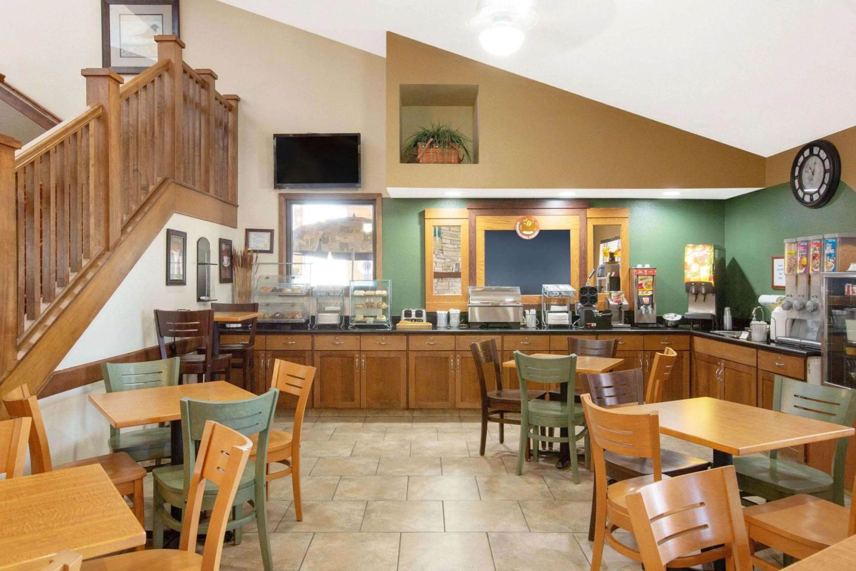 Breakfast in AmericInn by Wyndham Muscatine