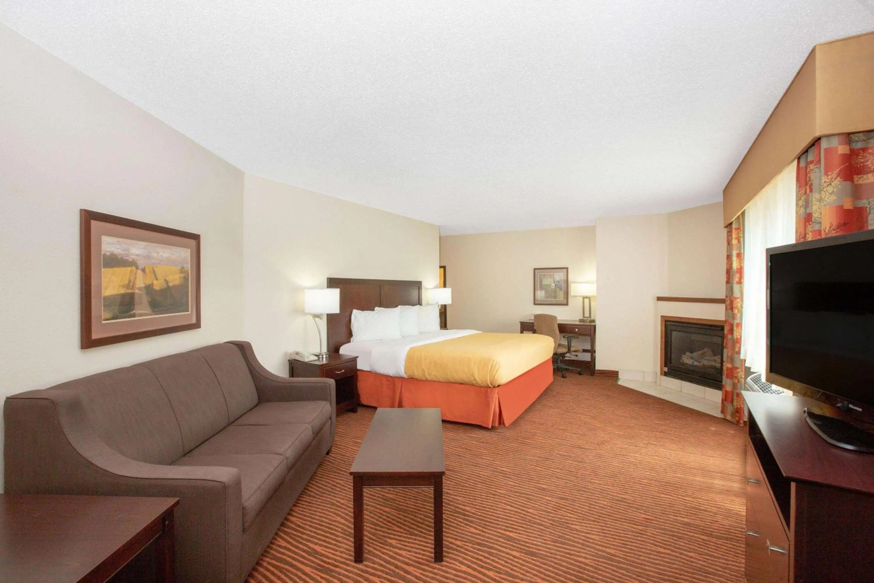 Photo of the whole room, Bed in AmericInn by Wyndham Muscatine