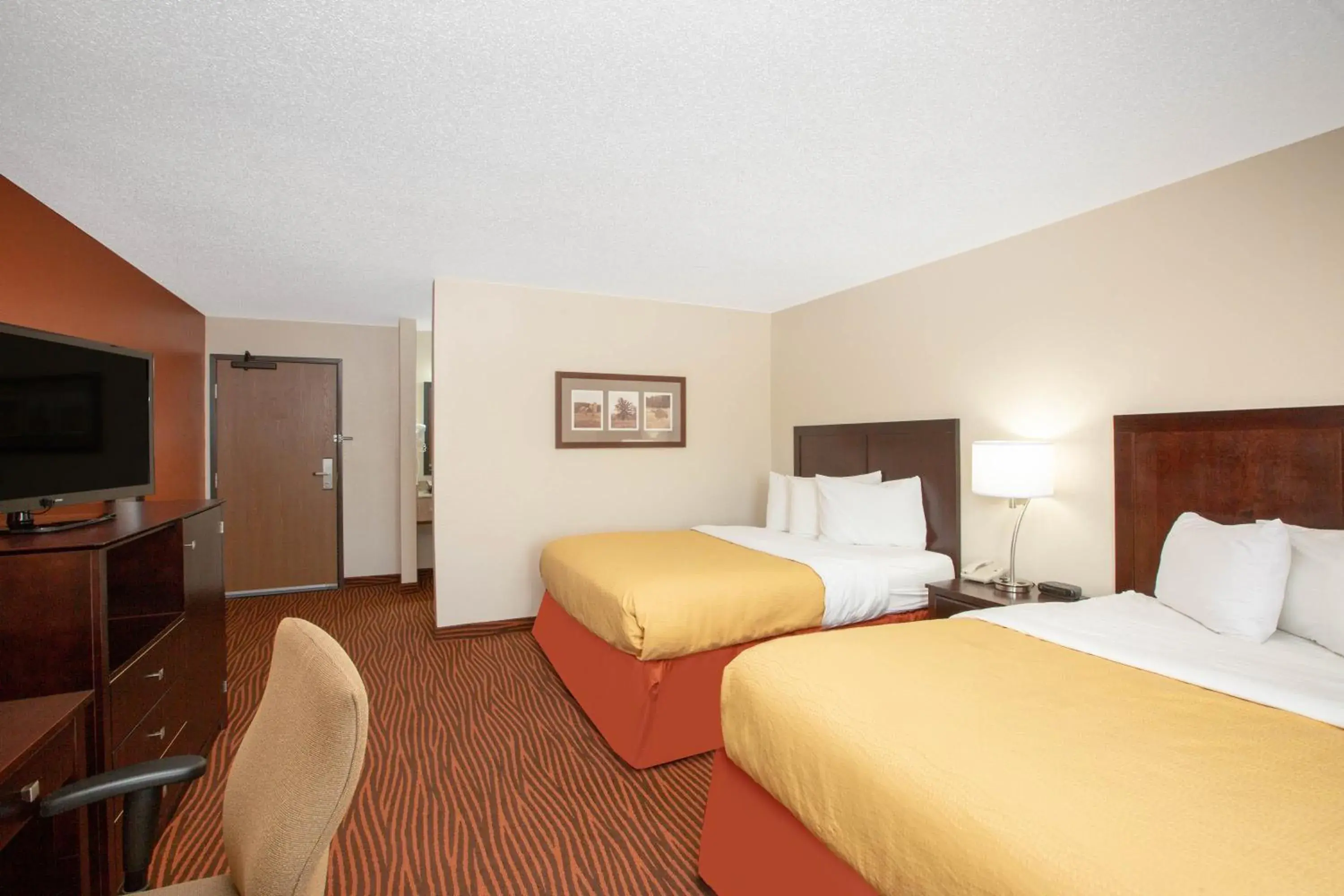 Queen Room with Two Queen Beds - Non-Smoking in AmericInn by Wyndham Muscatine Queen Room with Two Queen Beds - Non-Smoking in AmericInn by Wyndham Muscatine