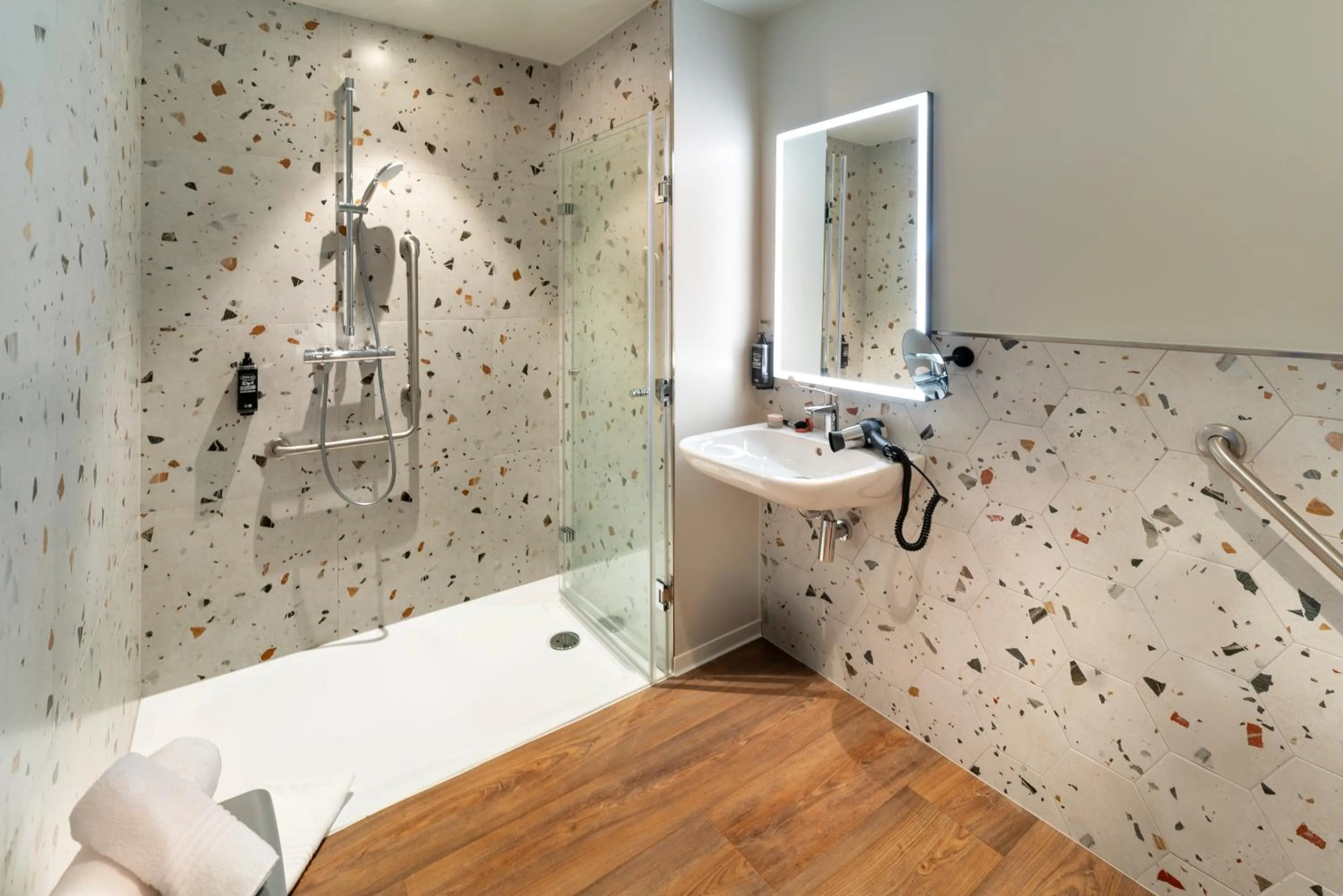 Shower in Ibis Styles Strasbourg Centre République