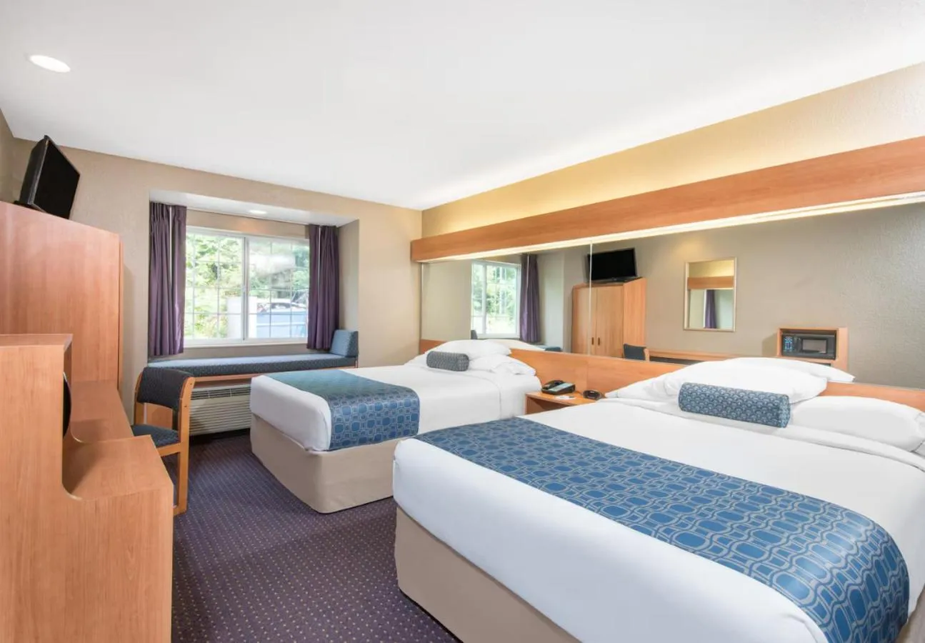 Photo of the whole room, Bed in Microtel Inn & Suites by Wyndham Hazelton/Bruceton Mills