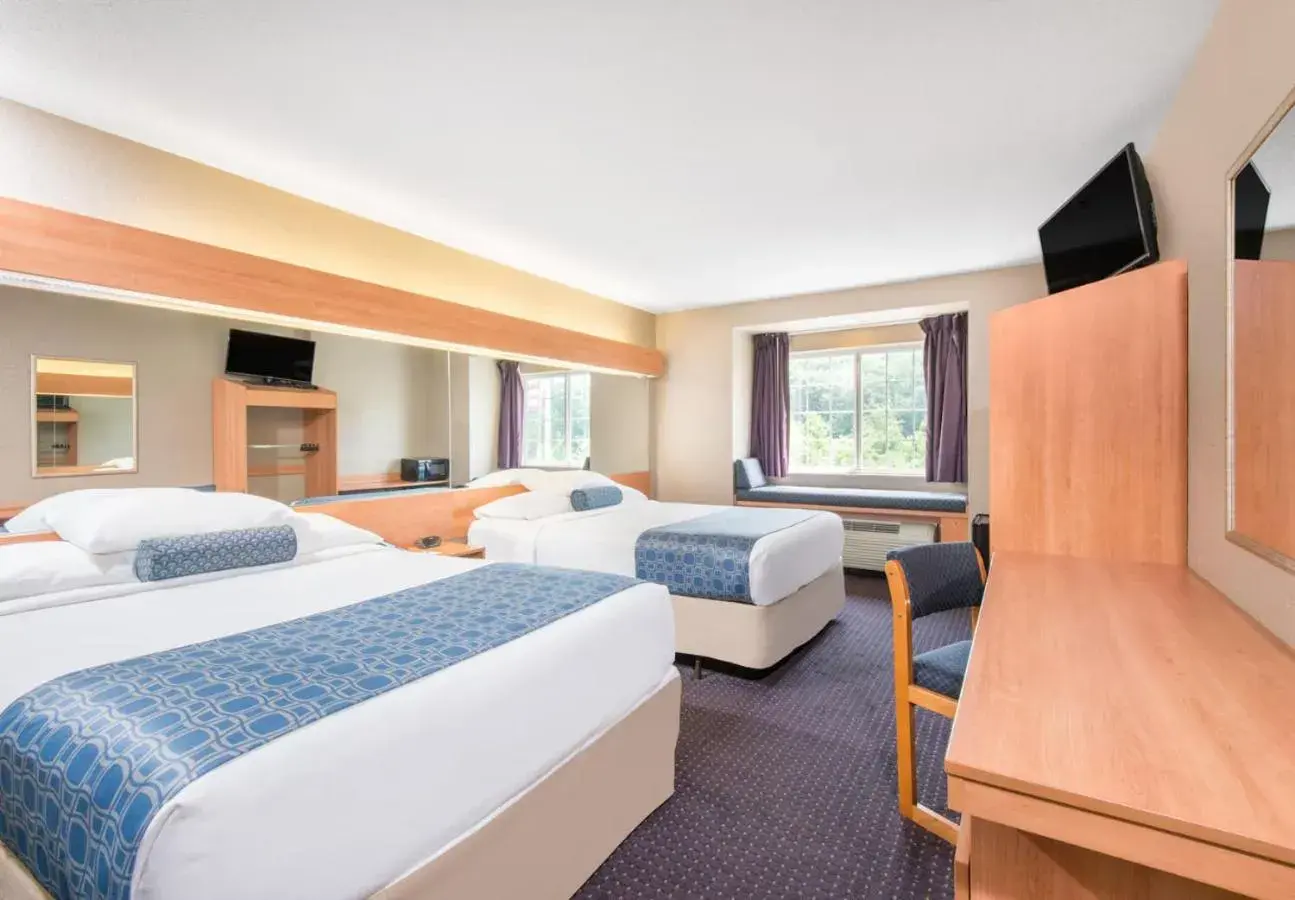 Queen Room with Two Queen Beds - Non-Smoking in Microtel Inn & Suites by Wyndham Hazelton/Bruceton Mills Queen Room with Two Queen Beds - Non-Smoking in Microtel Inn & Suites by Wyndham Hazelton/Bruceton Mills