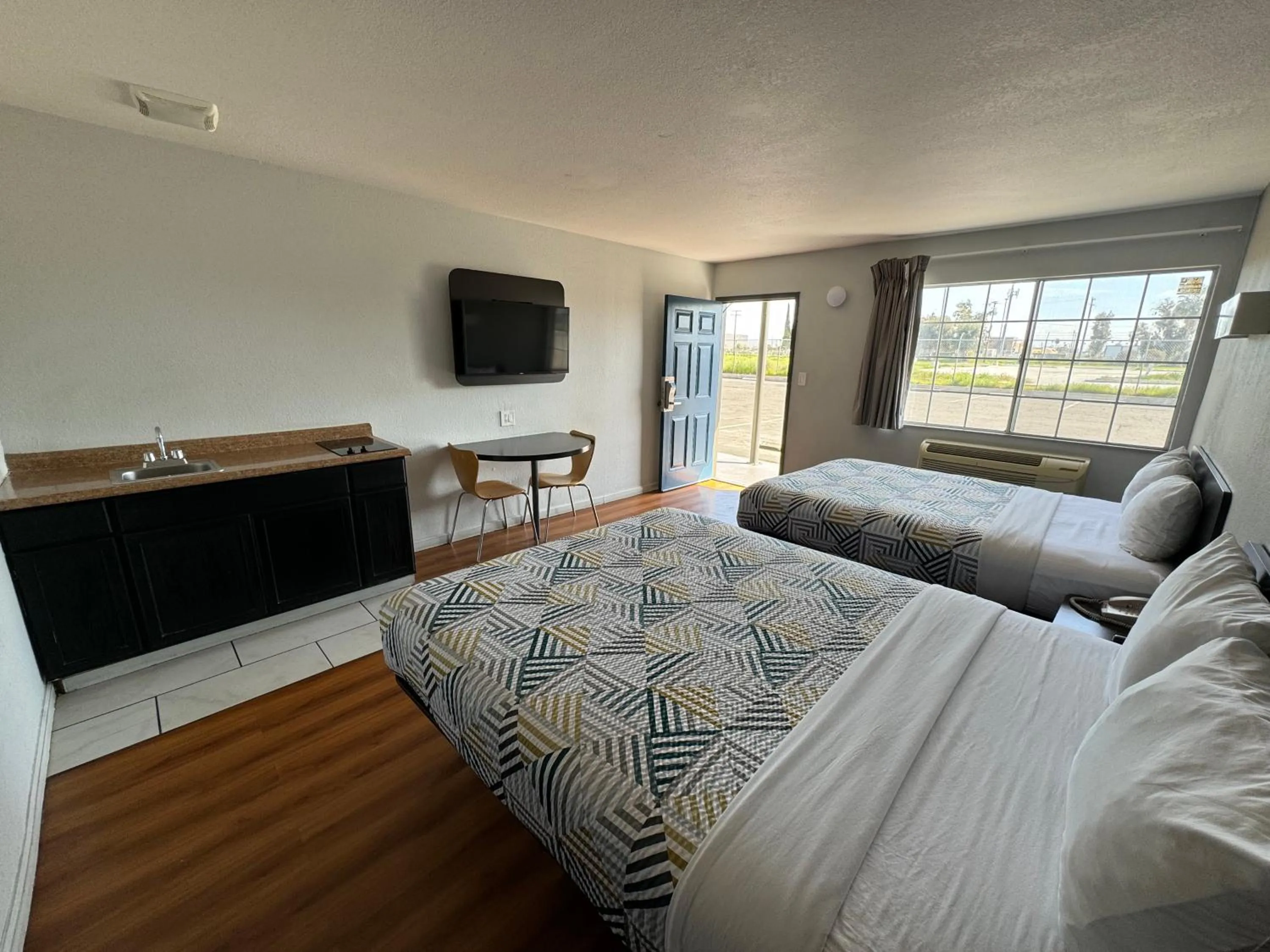 Kitchen or kitchenette, Bed in Motel 6-Delano, CA