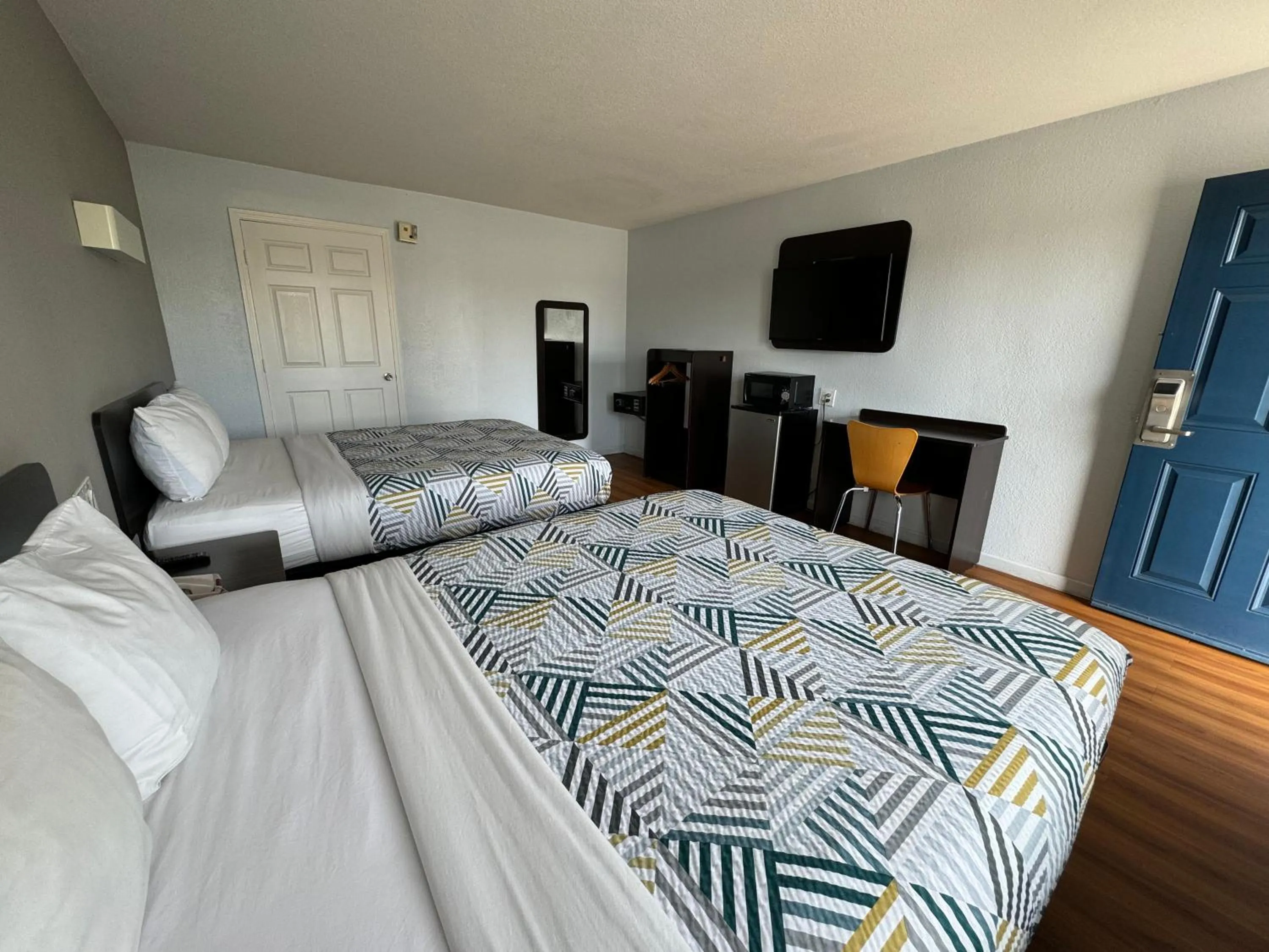 Bedroom, Bed in Motel 6-Delano, CA