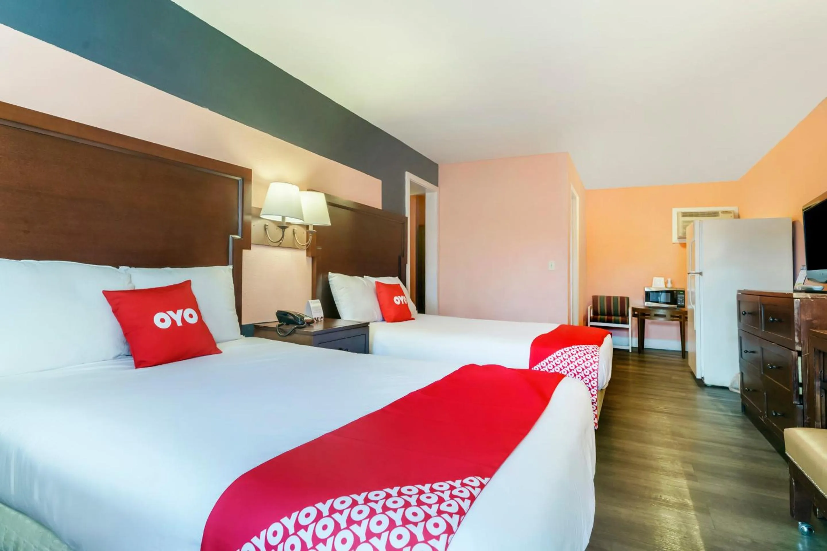 Bedroom, Bed in OYO Hotel Myrtle Beach Kings Hwy