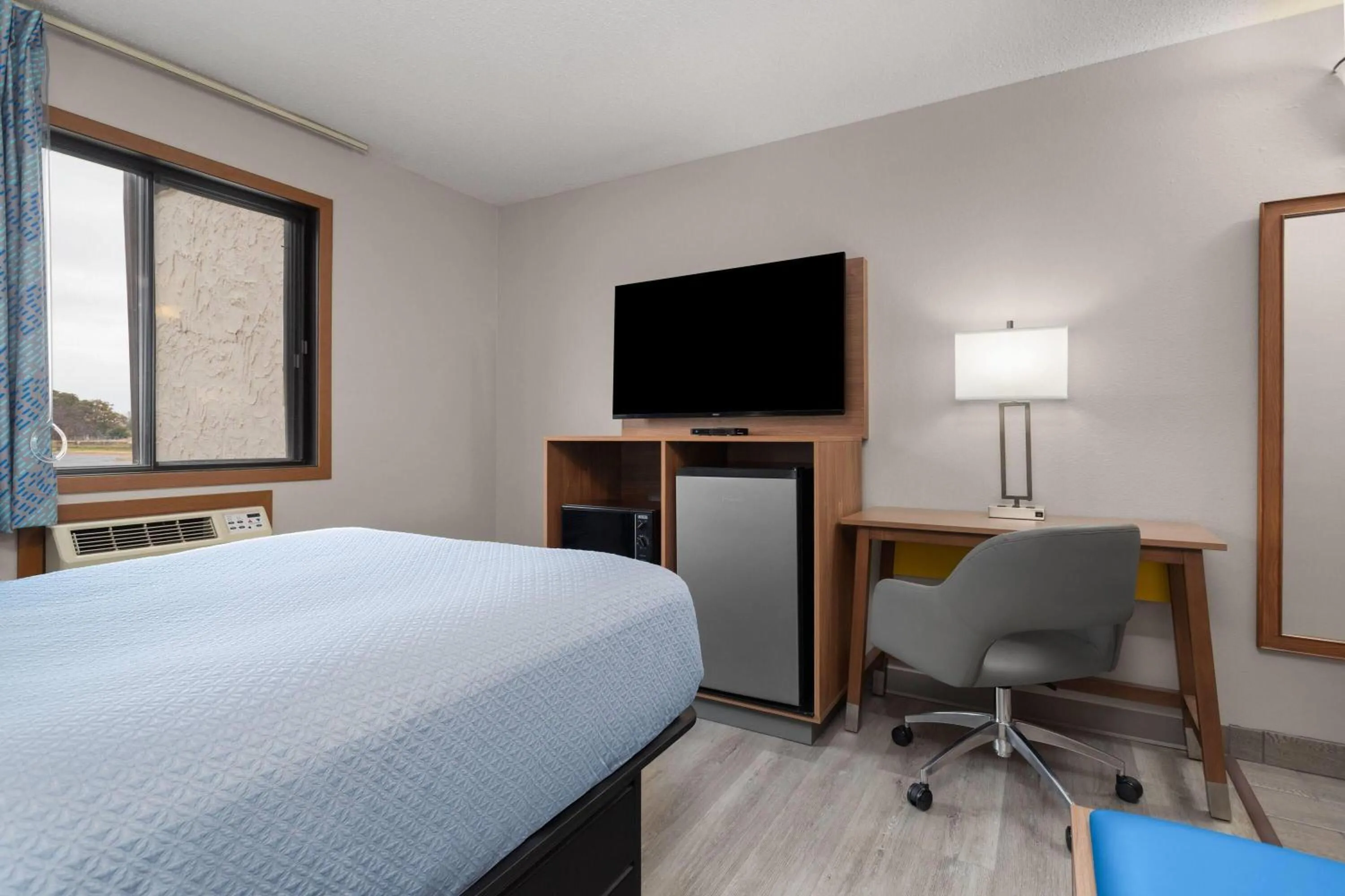 Photo of the whole room, Bed in Days Inn by Wyndham Austin