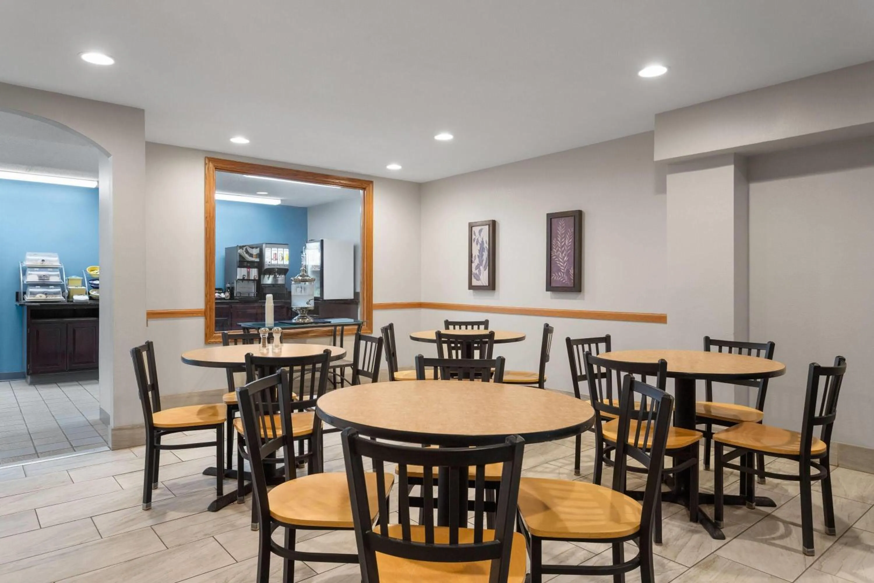 Breakfast in Days Inn by Wyndham Austin