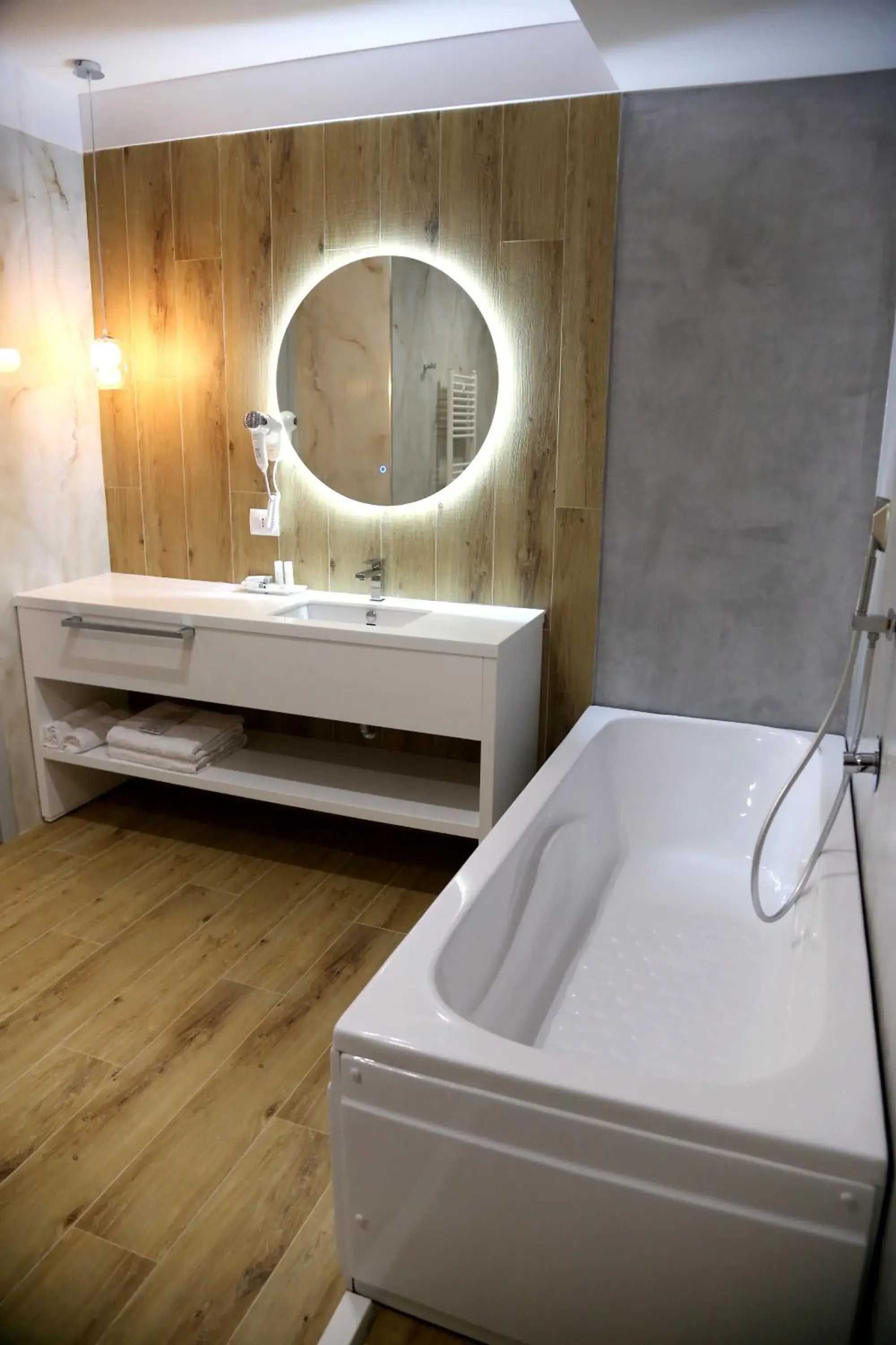 Deluxe Double Room with Bath in Hotel One Deluxe Double Room with Bath in Hotel One