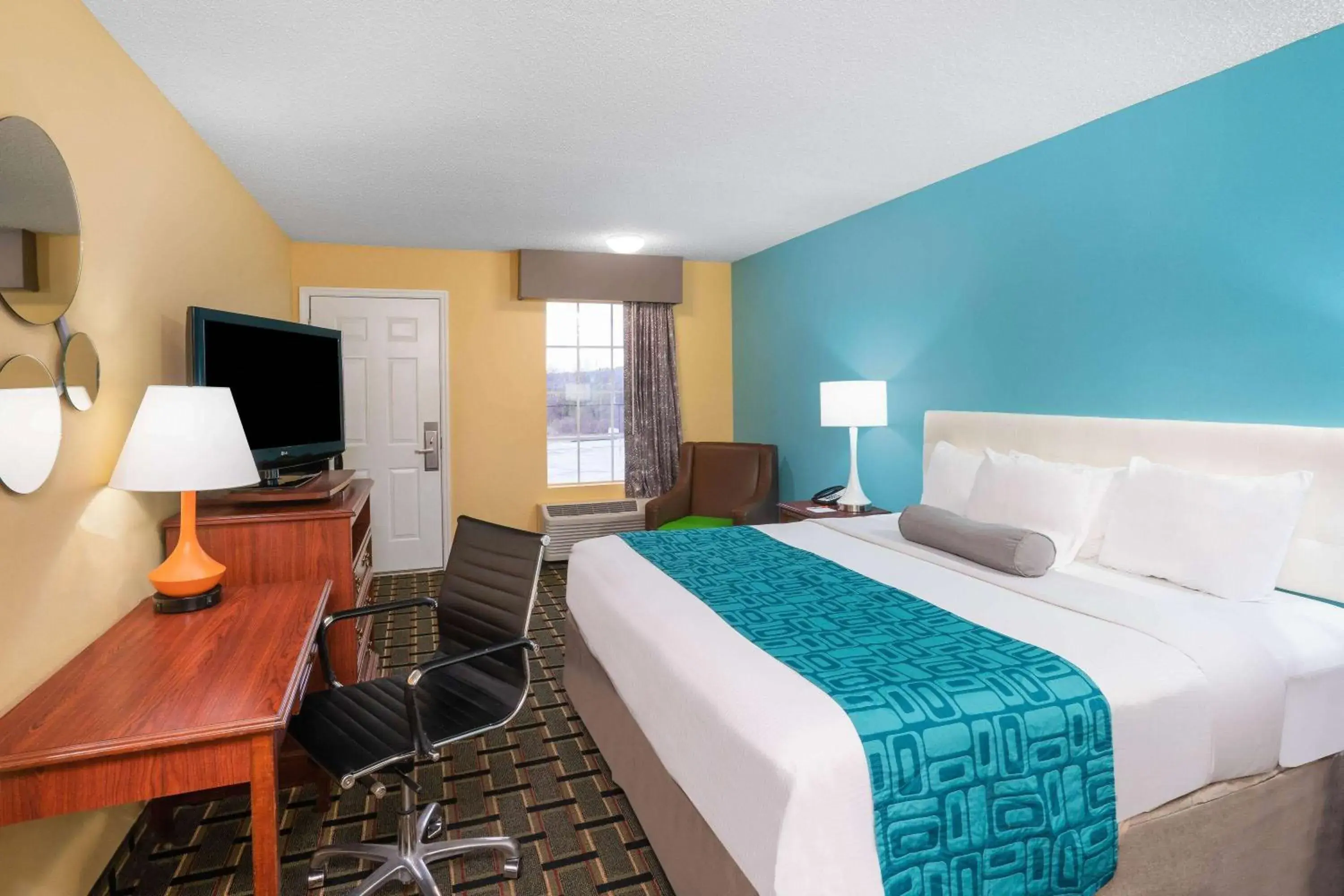 King Room - Non-Smoking in Howard Johnson by Wyndham Dalton King Room - Non-Smoking in Howard Johnson by Wyndham Dalton