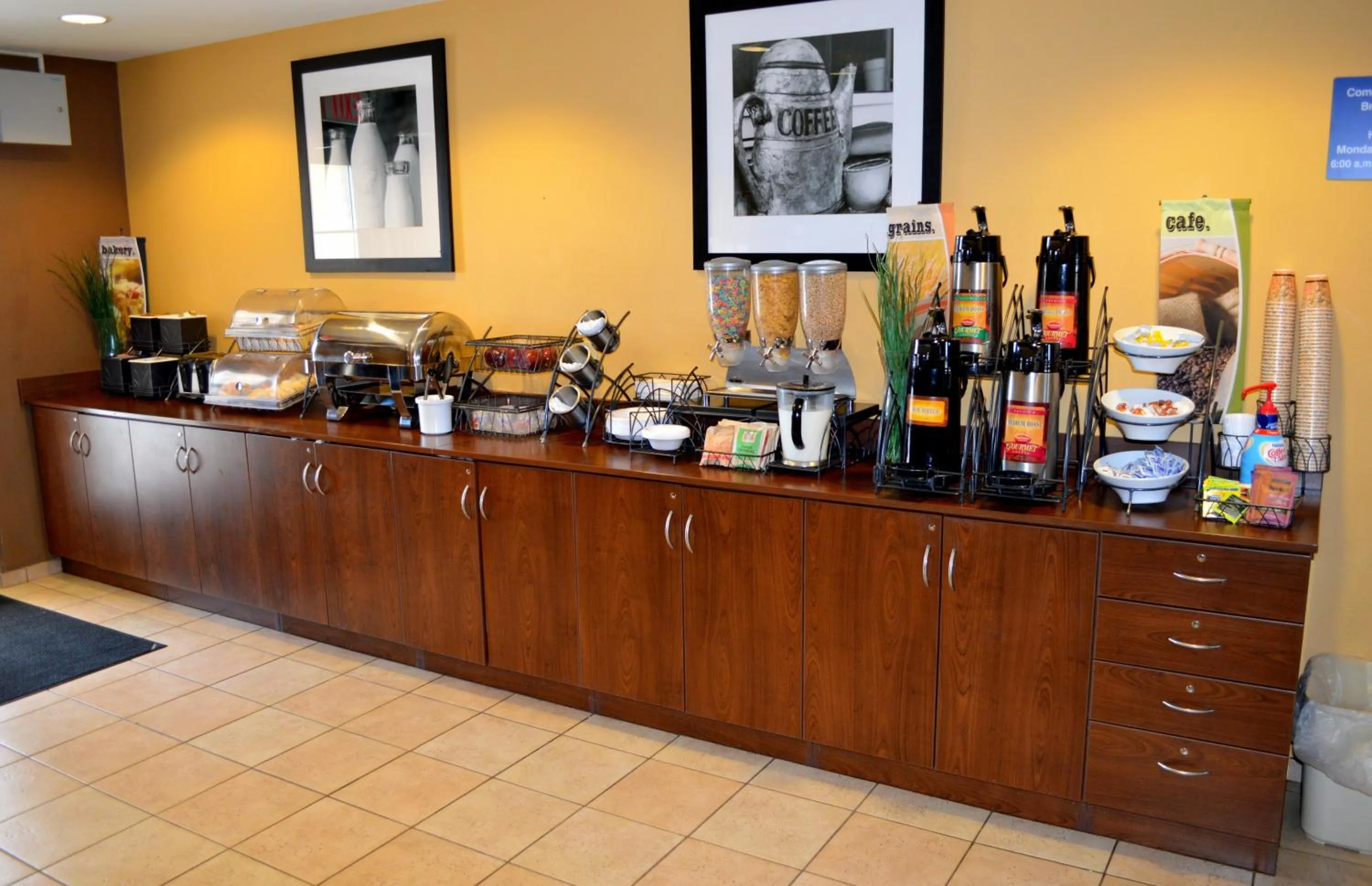 Restaurant/places to eat in Microtel Inn and Suites by Wyndham Rawlins