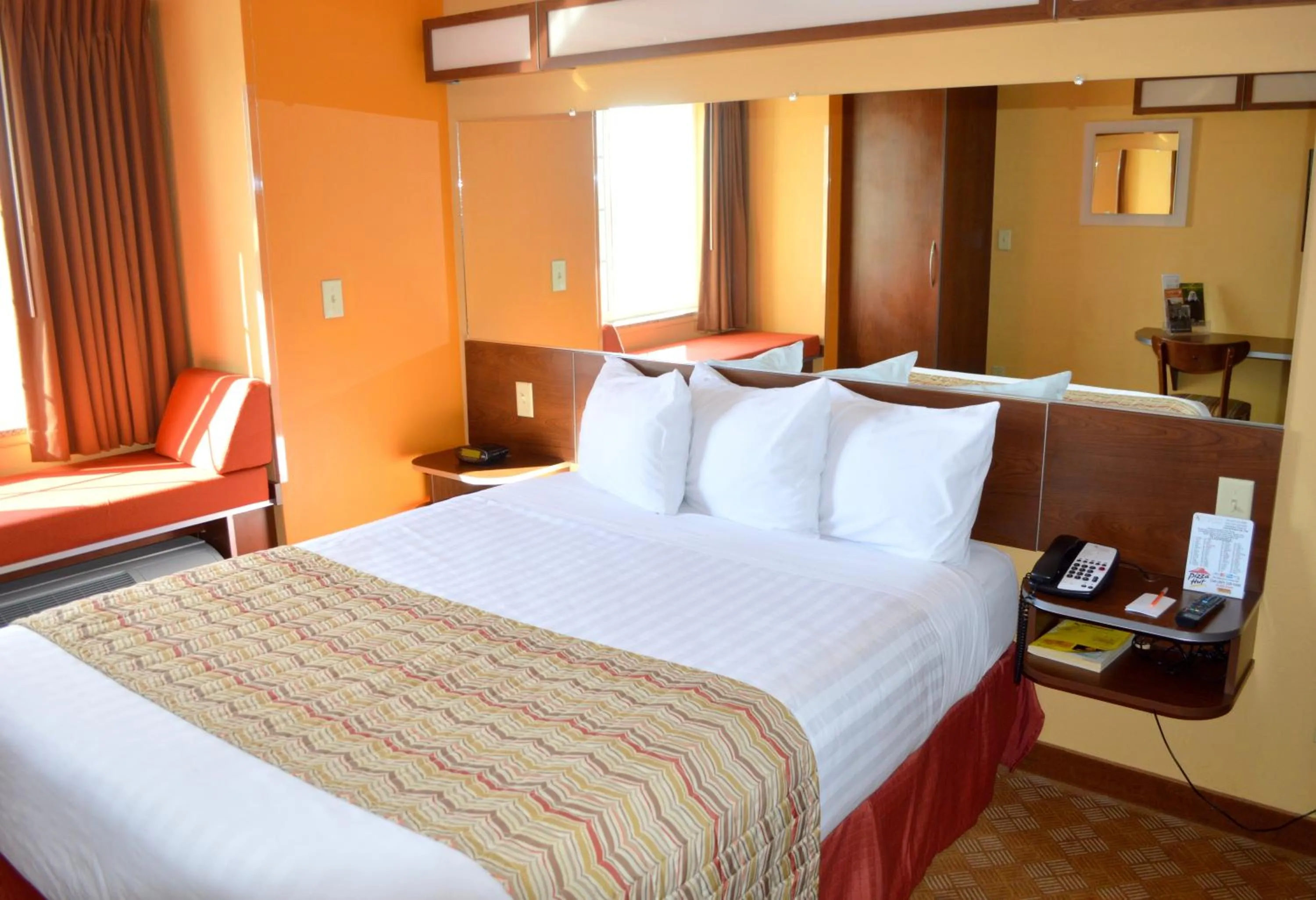 Day, Bed in Microtel Inn and Suites by Wyndham Rawlins