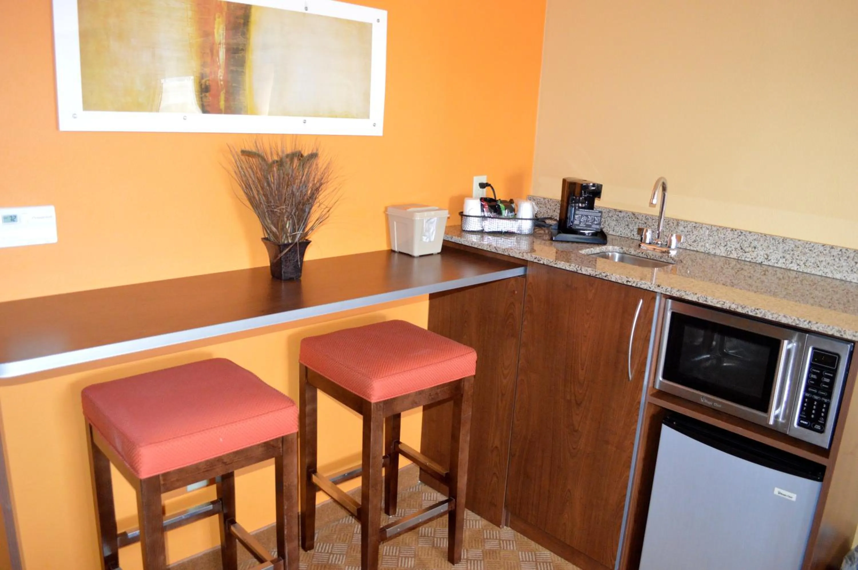 Coffee/tea facilities in Microtel Inn and Suites by Wyndham Rawlins