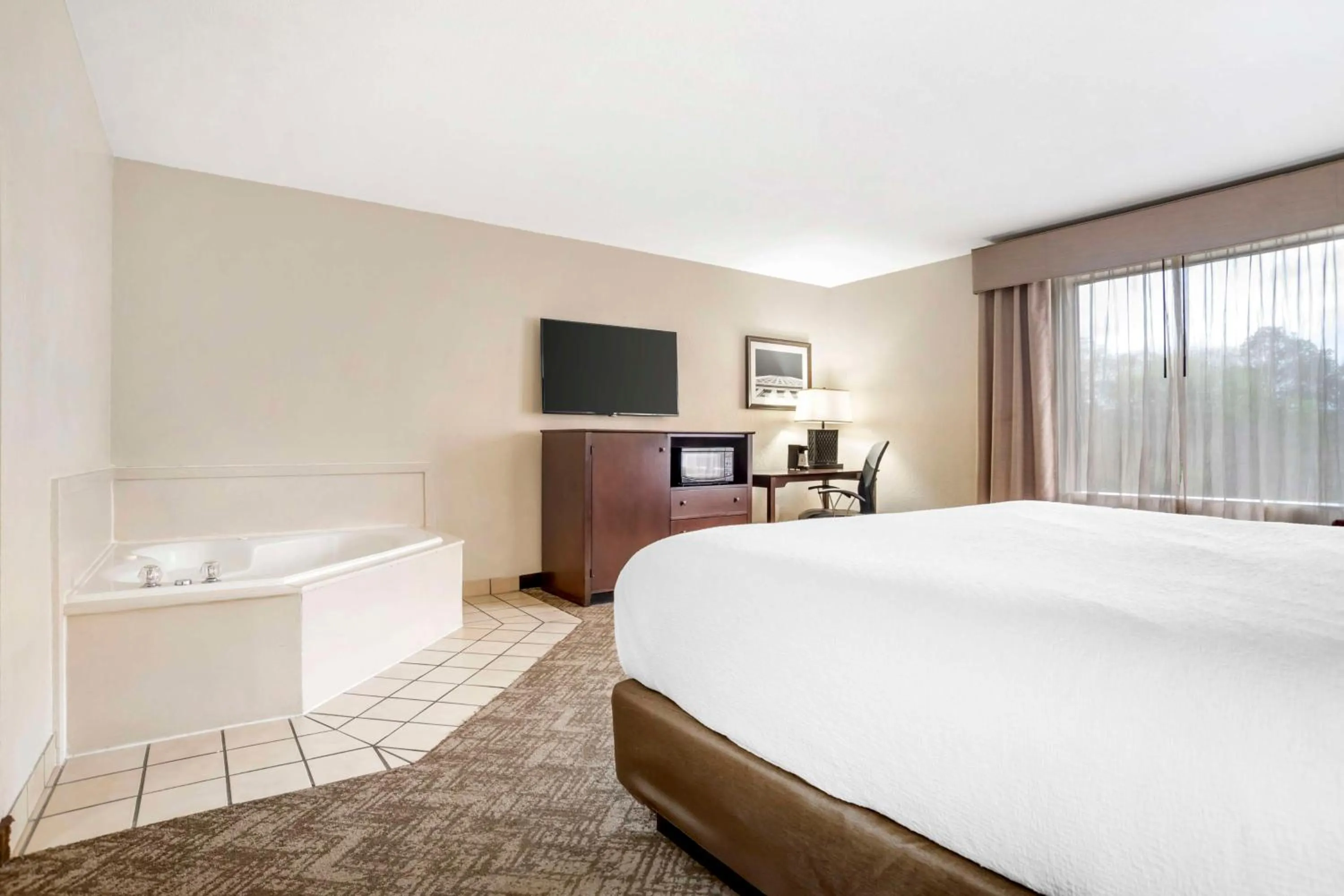 Bedroom, Bed in Best Western Gardendale