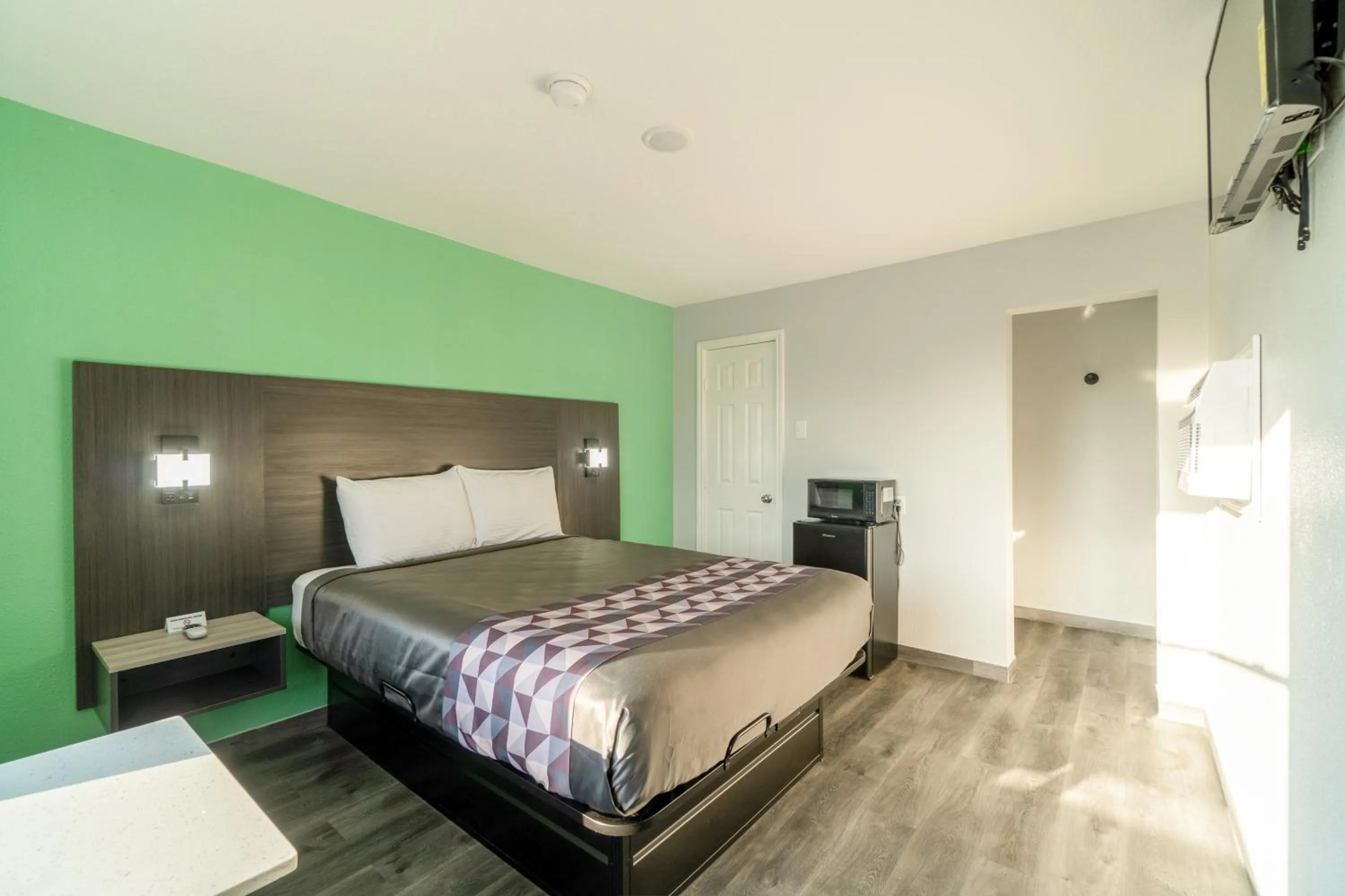 Bedroom in Royal Inn