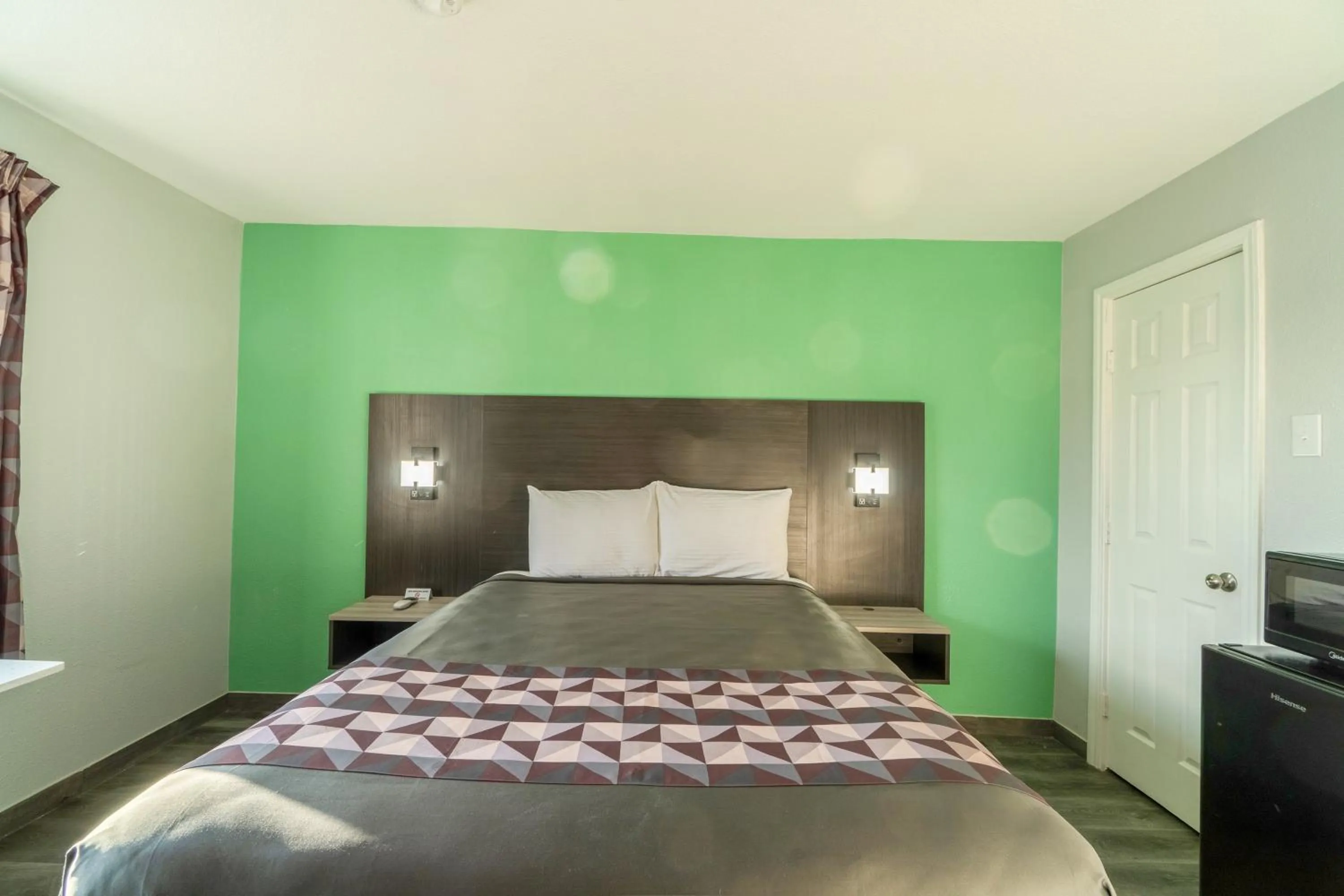 Bedroom in Royal Inn