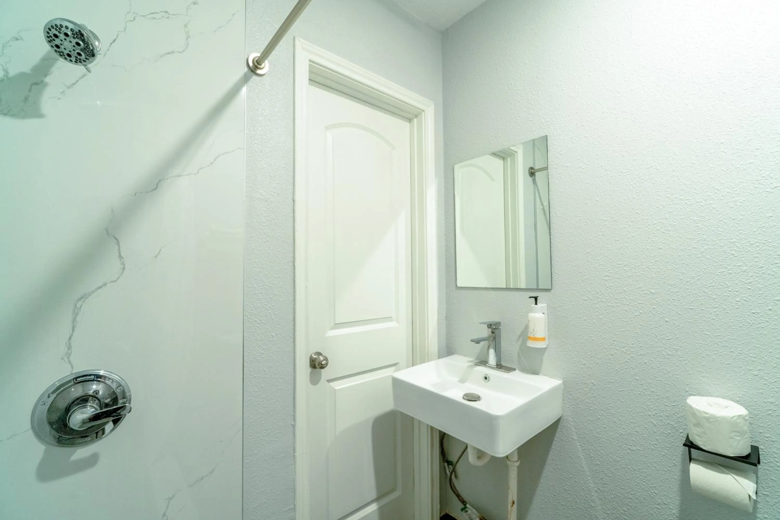 Bathroom in Royal Inn