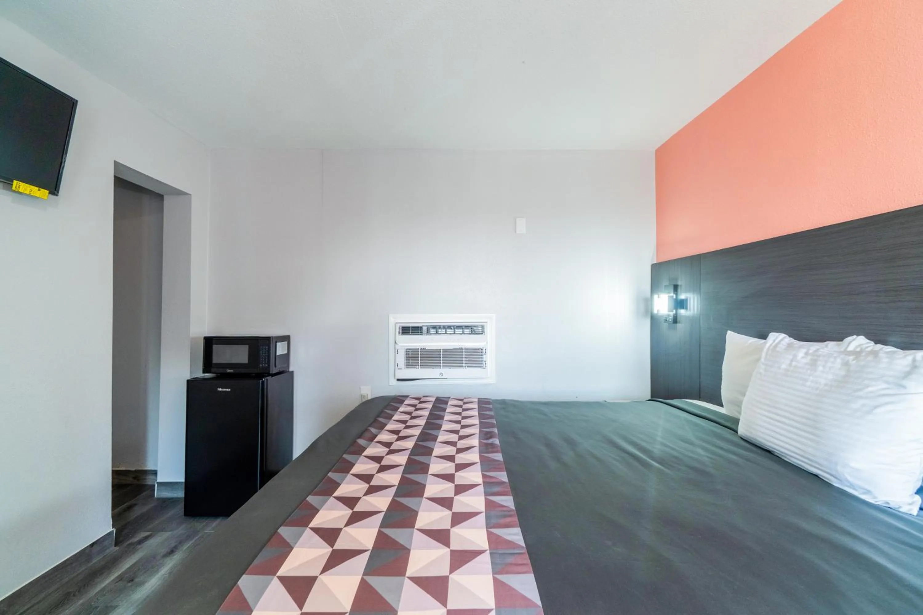 Bedroom in Royal Inn