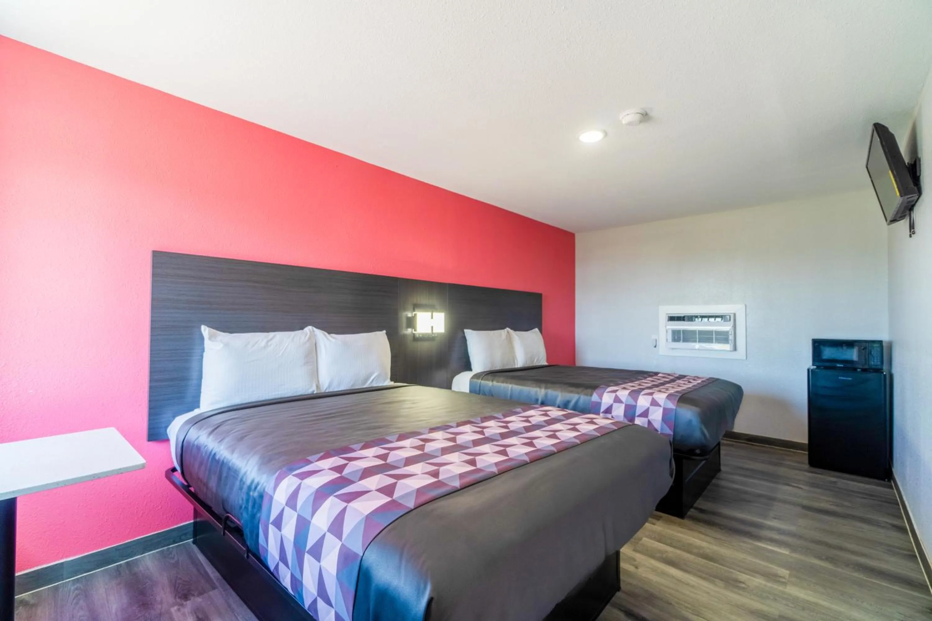 Bedroom in Royal Inn