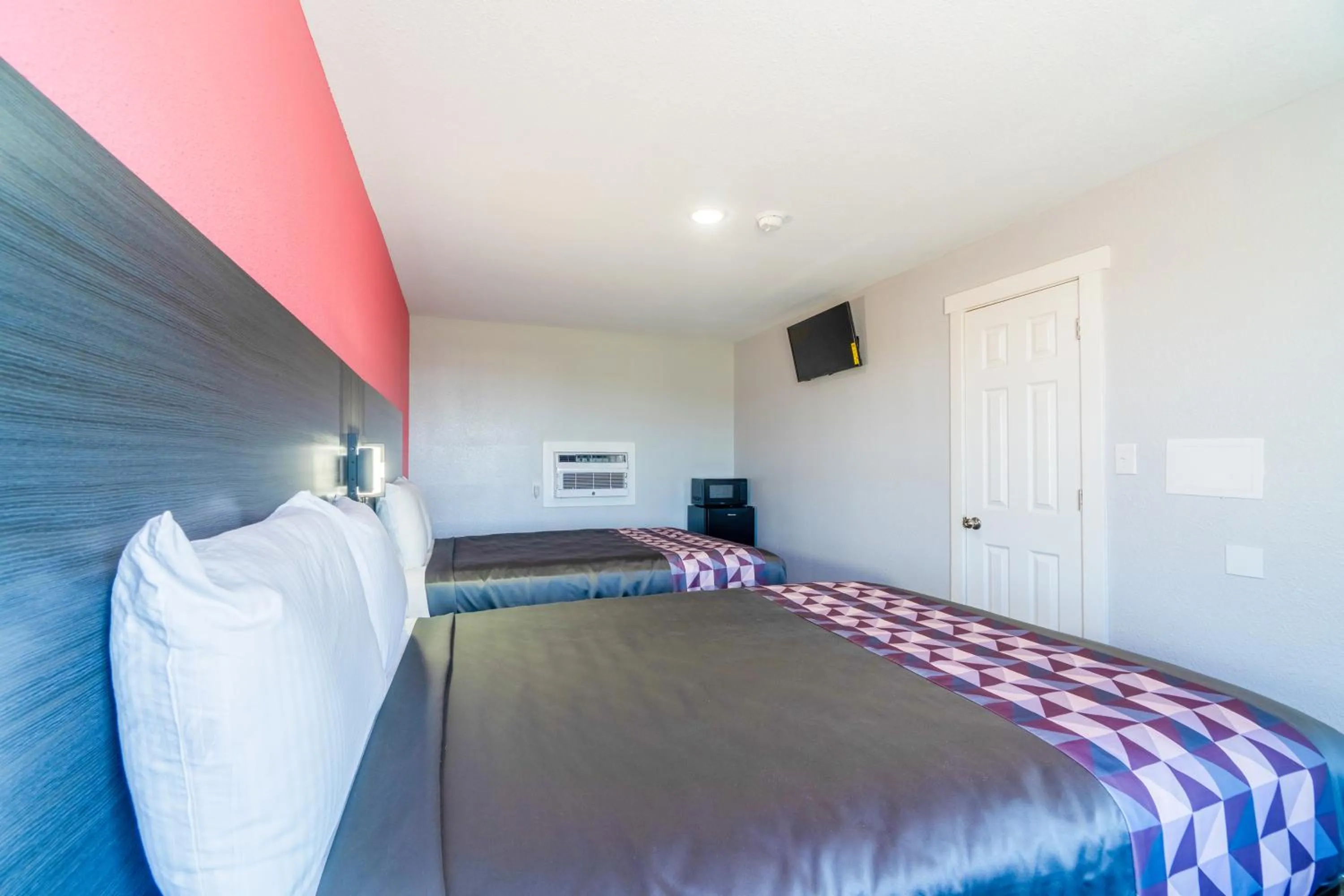 Bedroom in Royal Inn