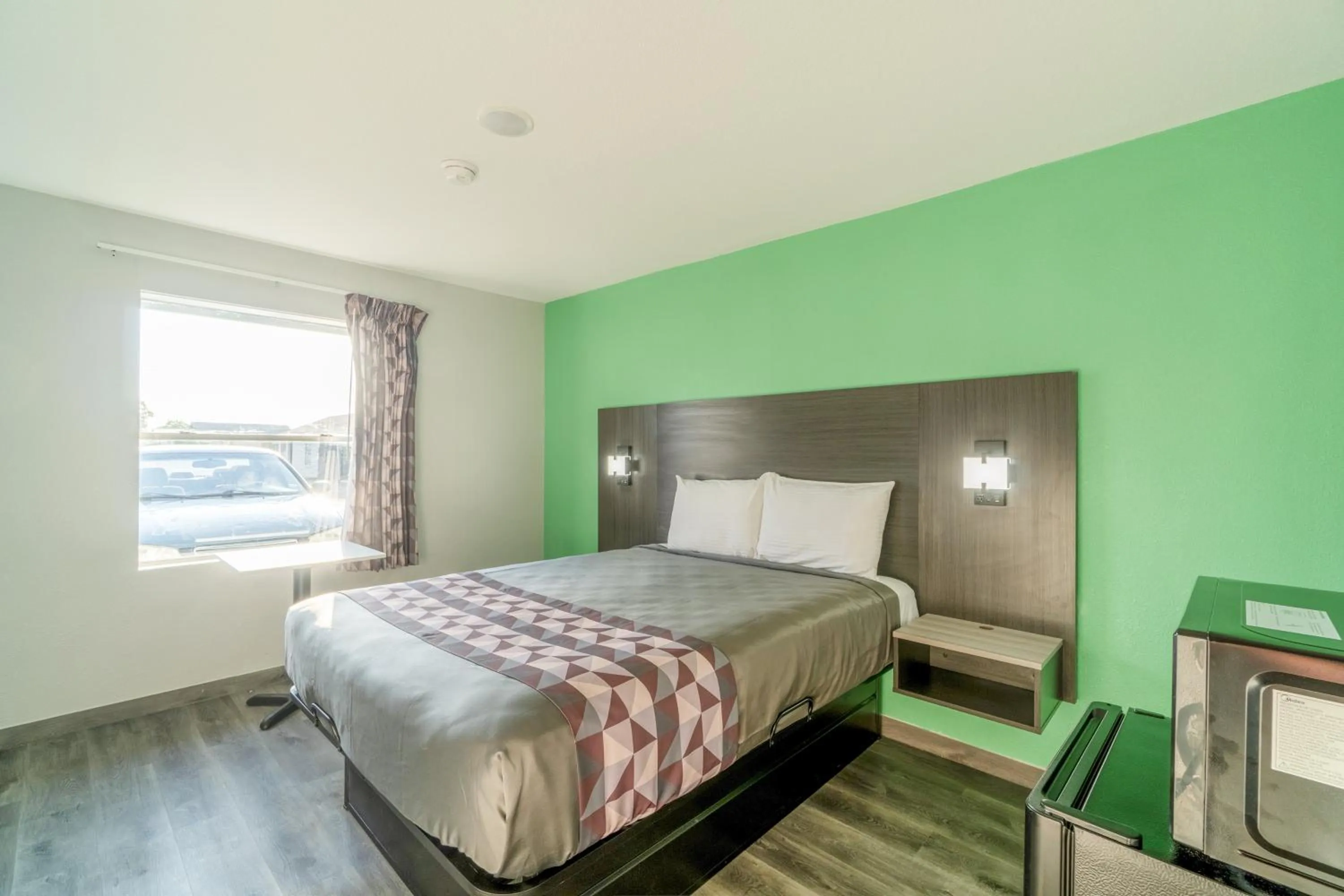 Bedroom in Royal Inn