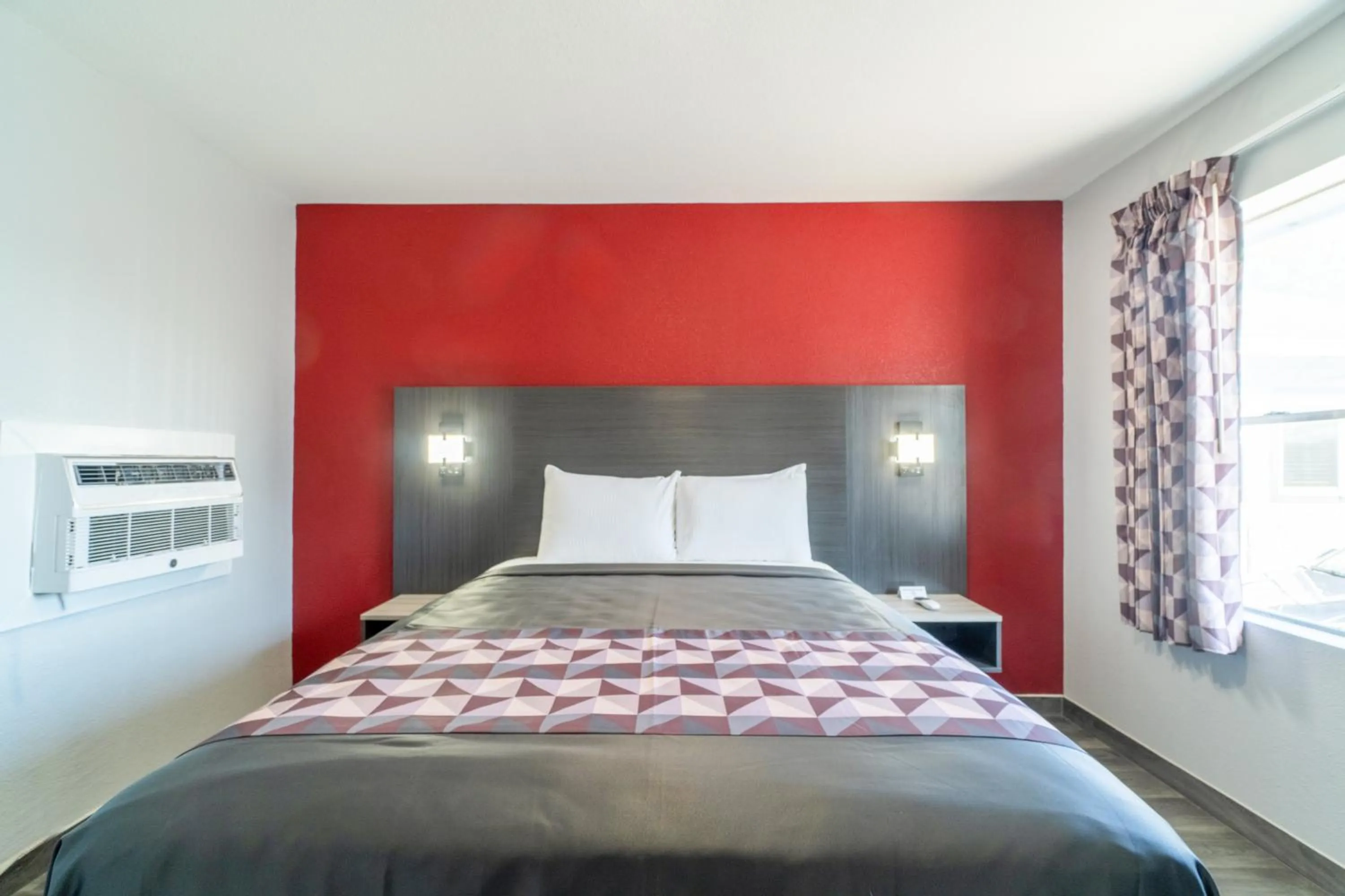 Bedroom in Royal Inn