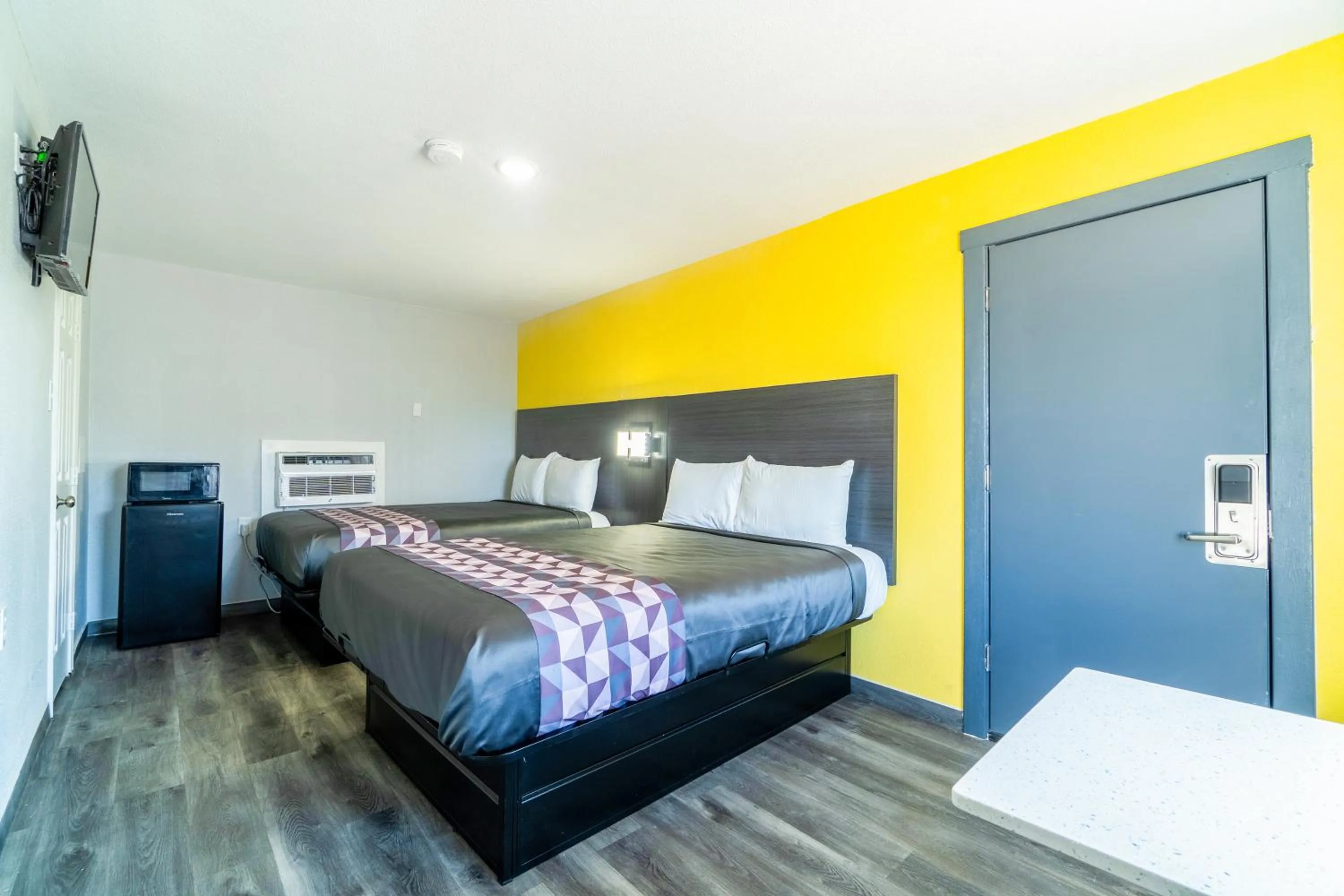 Bedroom in Royal Inn