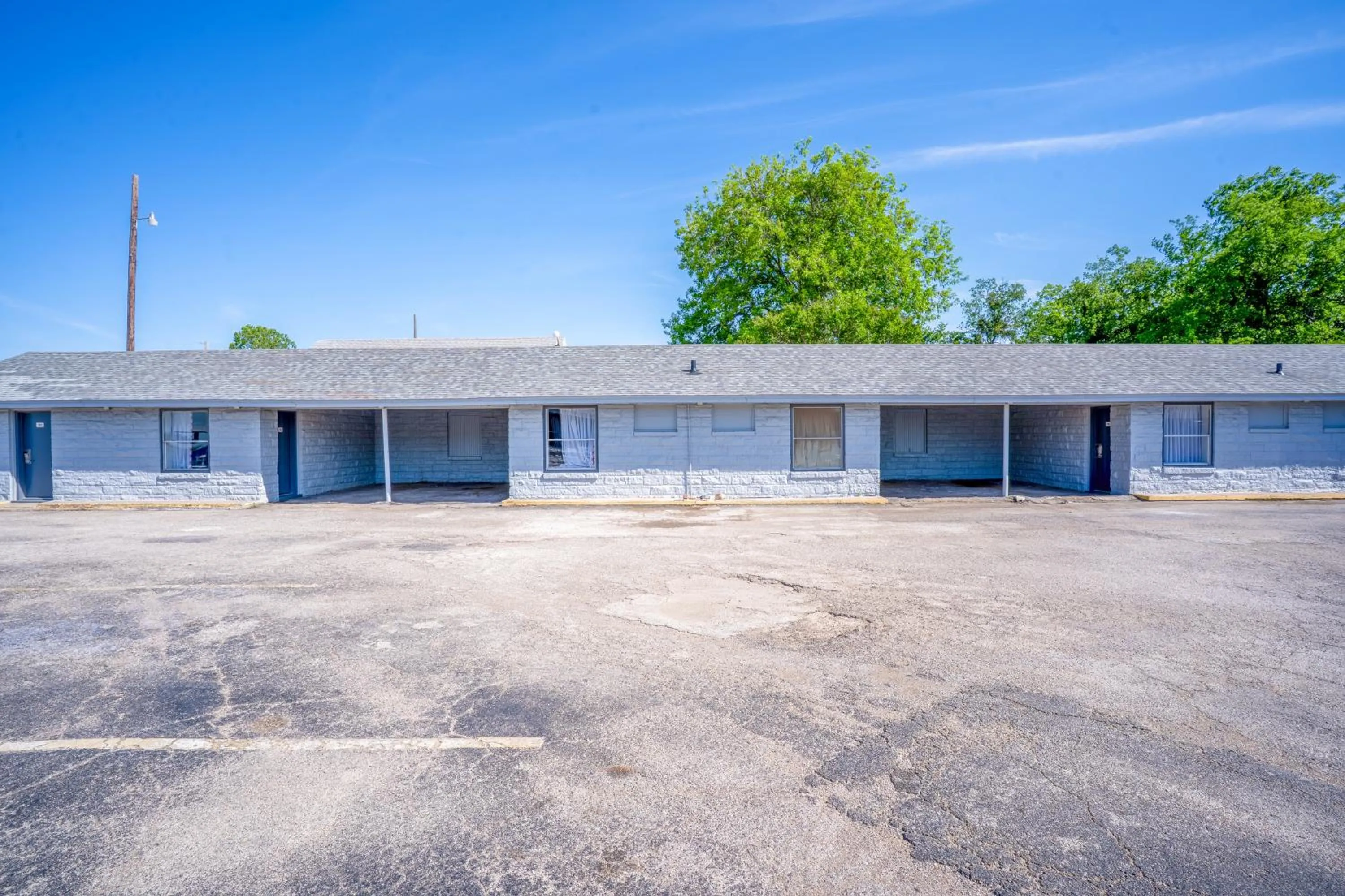 Facade/entrance in Royal Inn