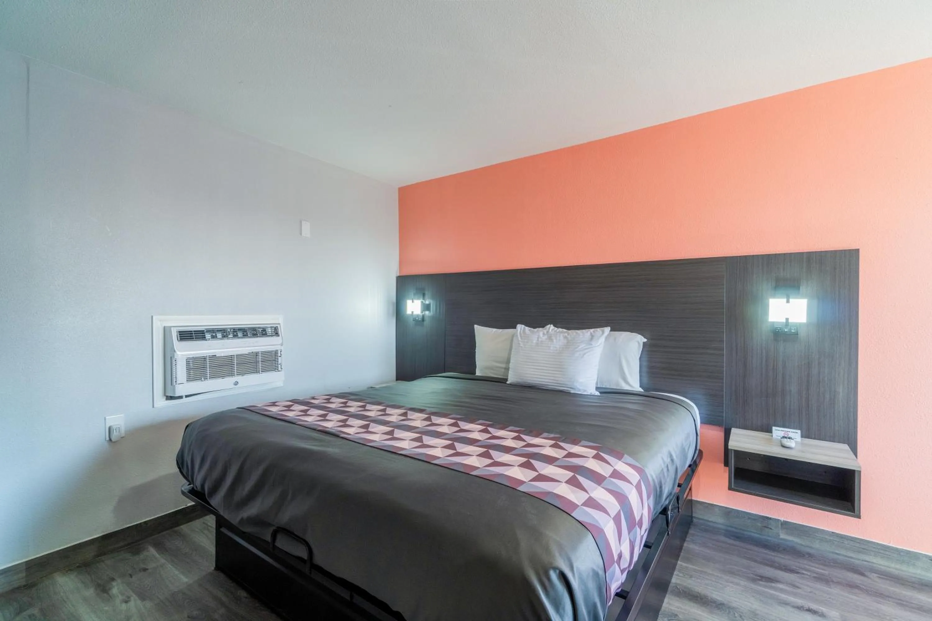 Bedroom in Royal Inn