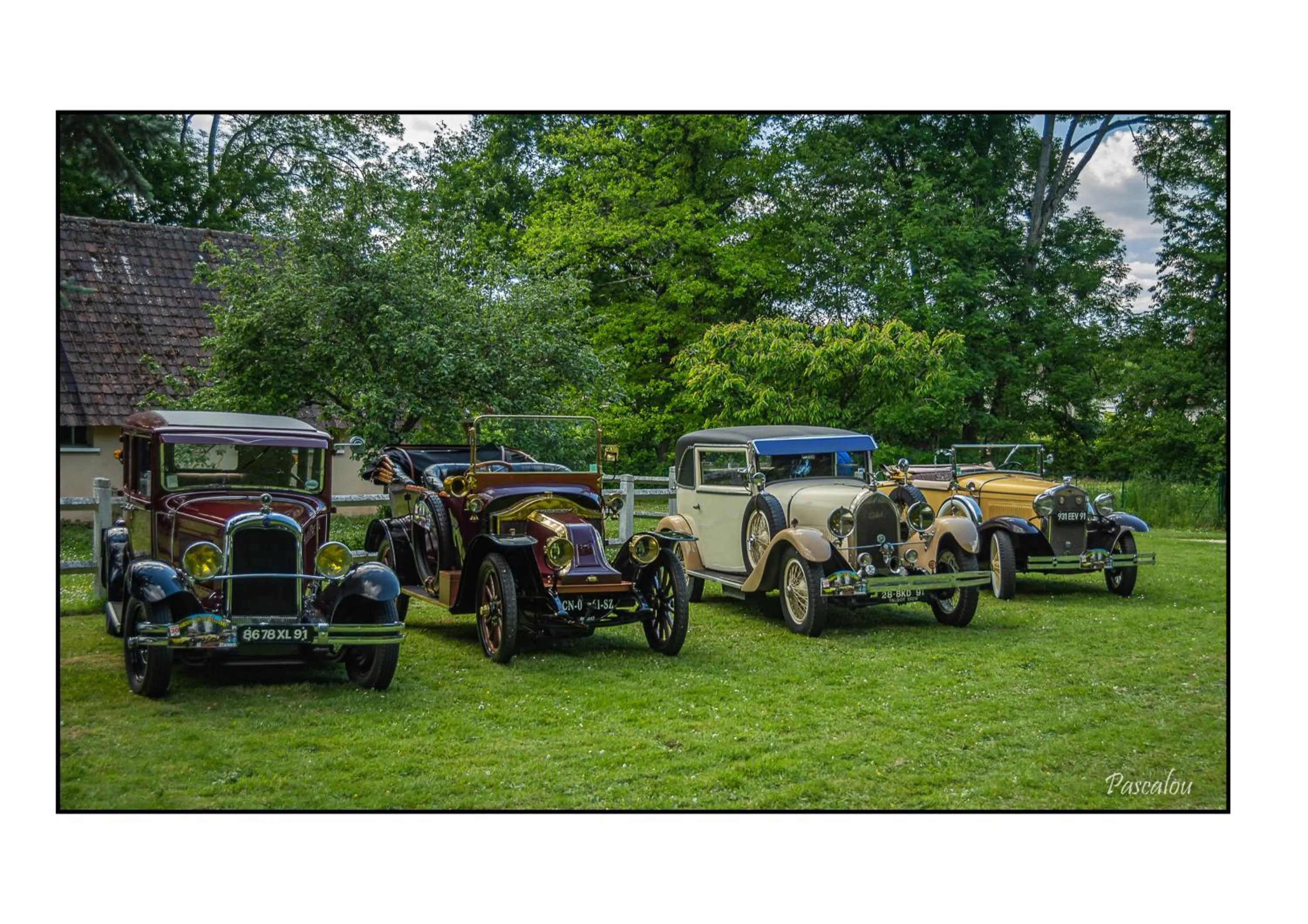 group of guests in Le Moulin Bleu