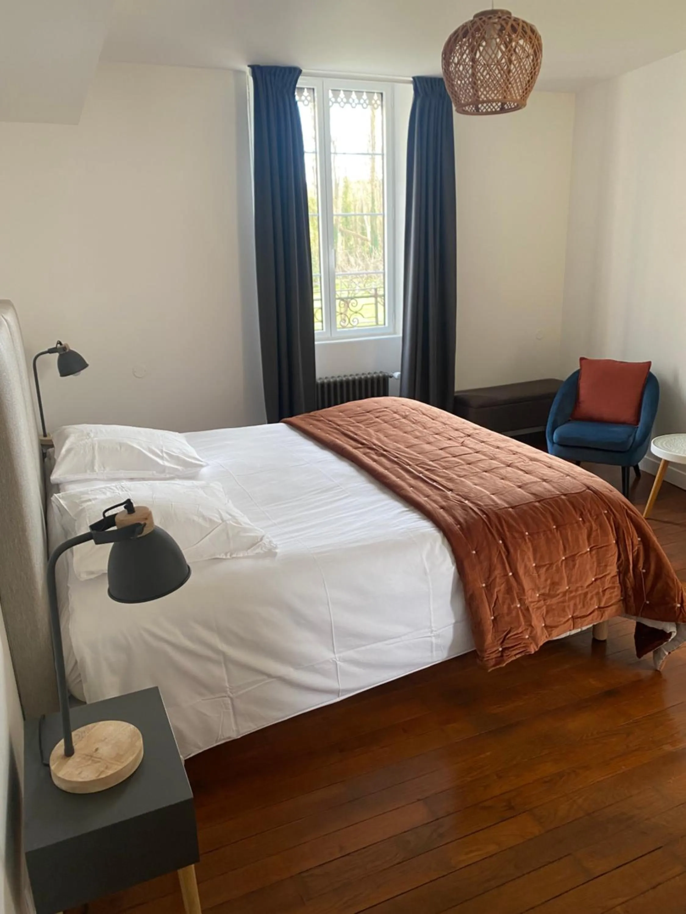 Photo of the whole room, Bed in Le Moulin Bleu