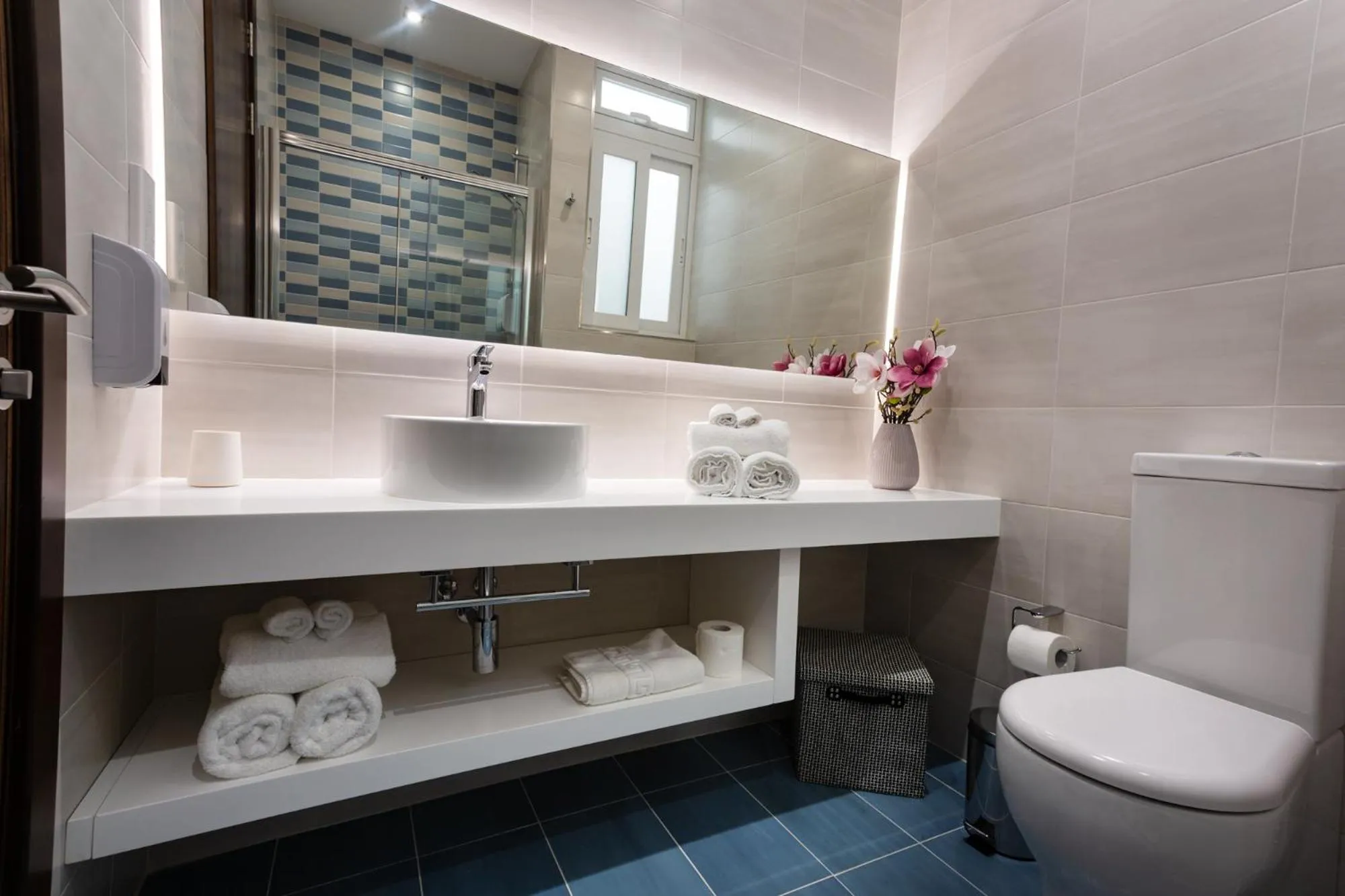 Bathroom in The Shipwright's Lodge