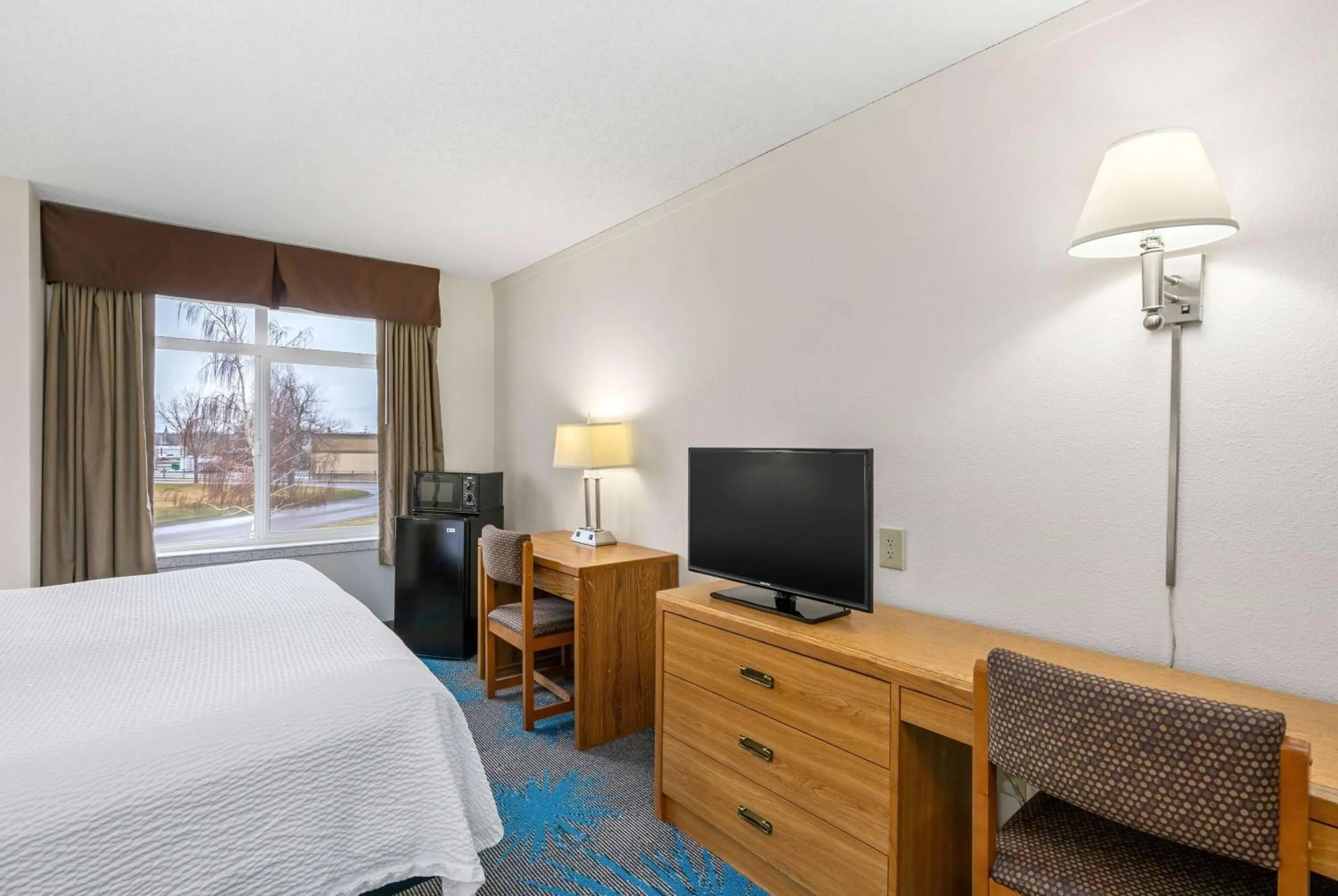 Photo of the whole room, Bed in Days Inn by Wyndham Great Falls