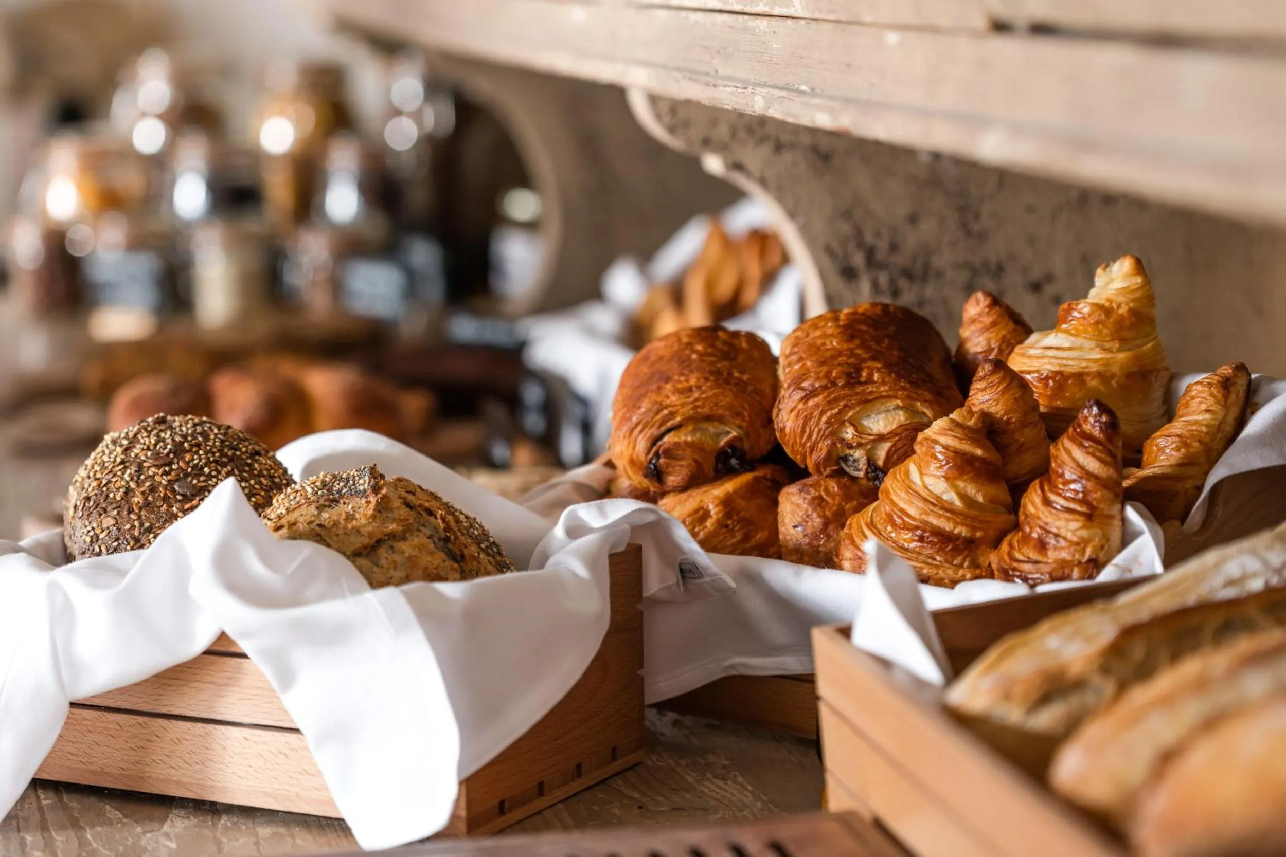Buffet breakfast in Les Petites Maisons - Hameau des Baux