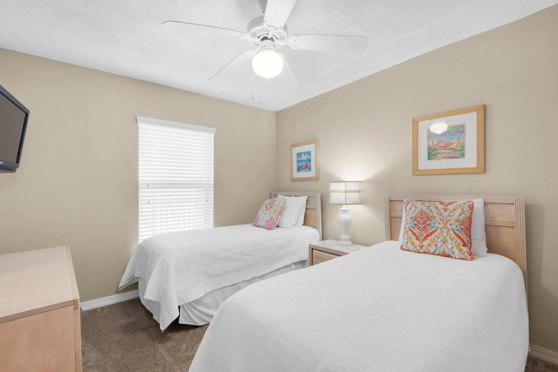 Bed in Islander Beach Resort 6012