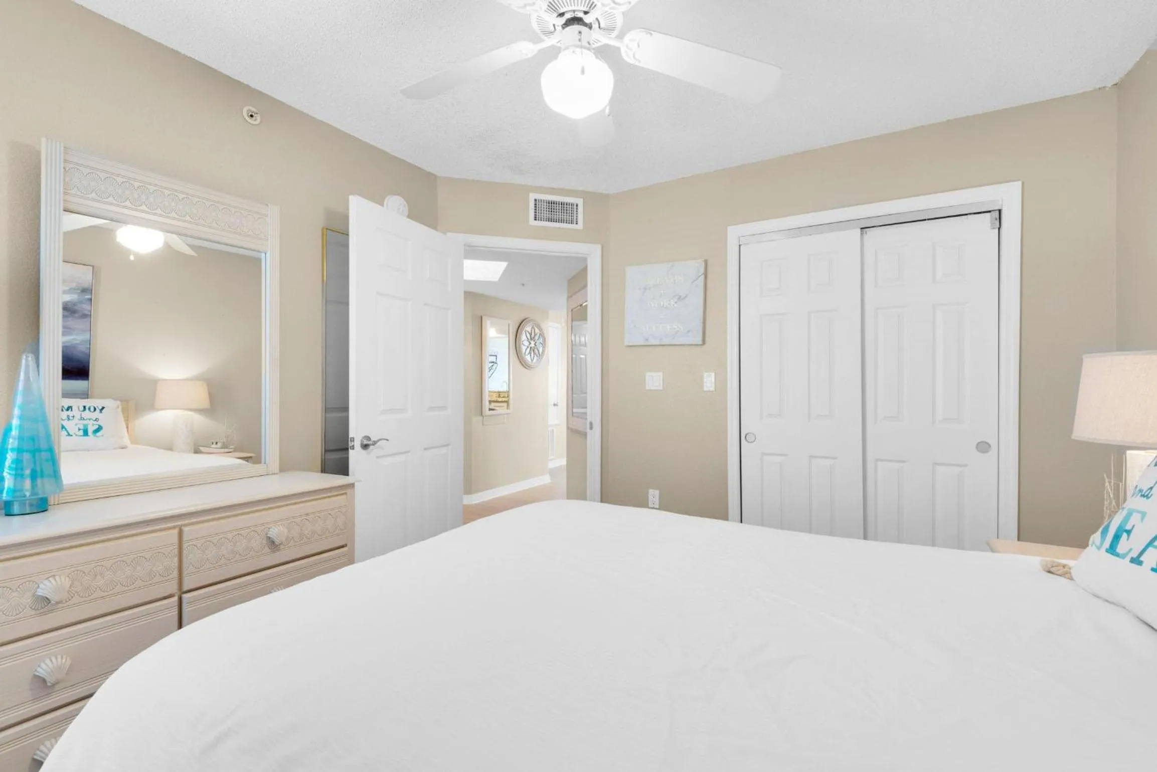 Bed in Islander Beach Resort 6012