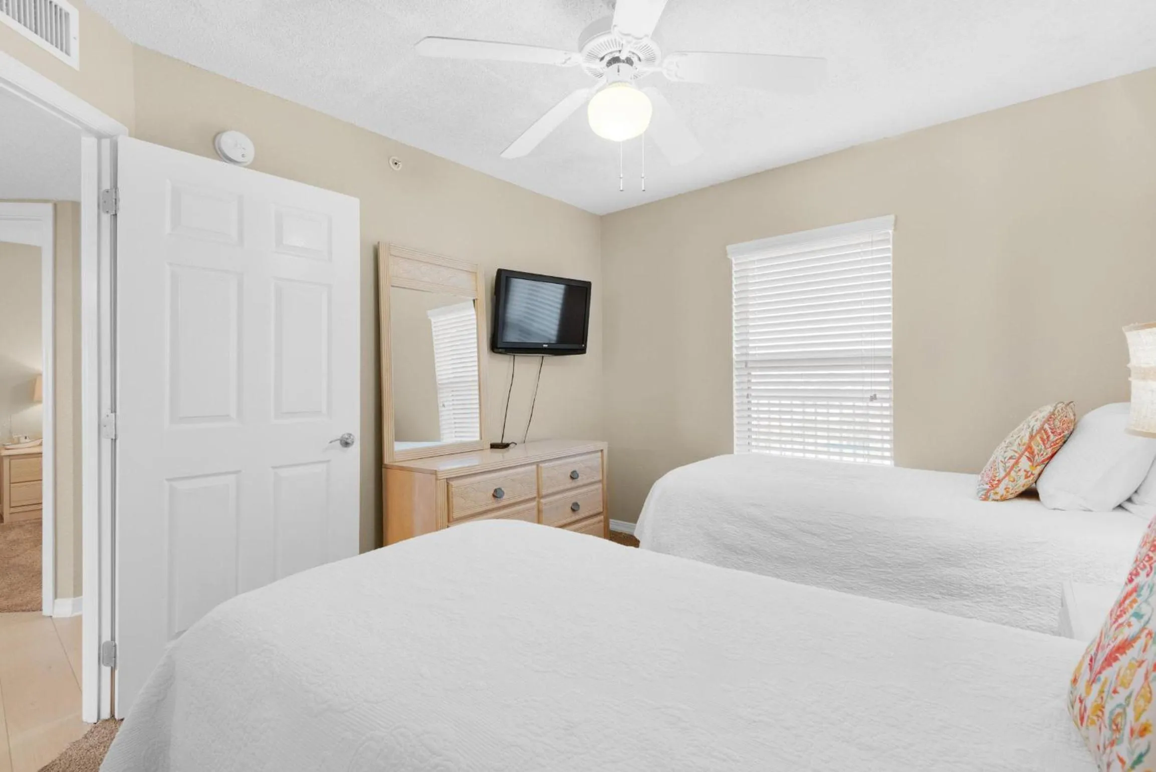 Bed in Islander Beach Resort 6012