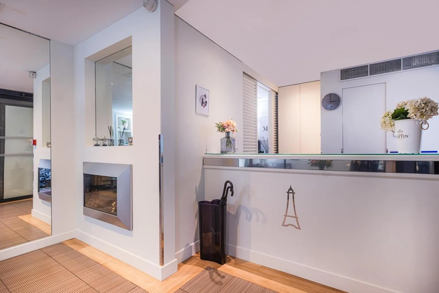 Lobby or reception in Longchamp Elysées