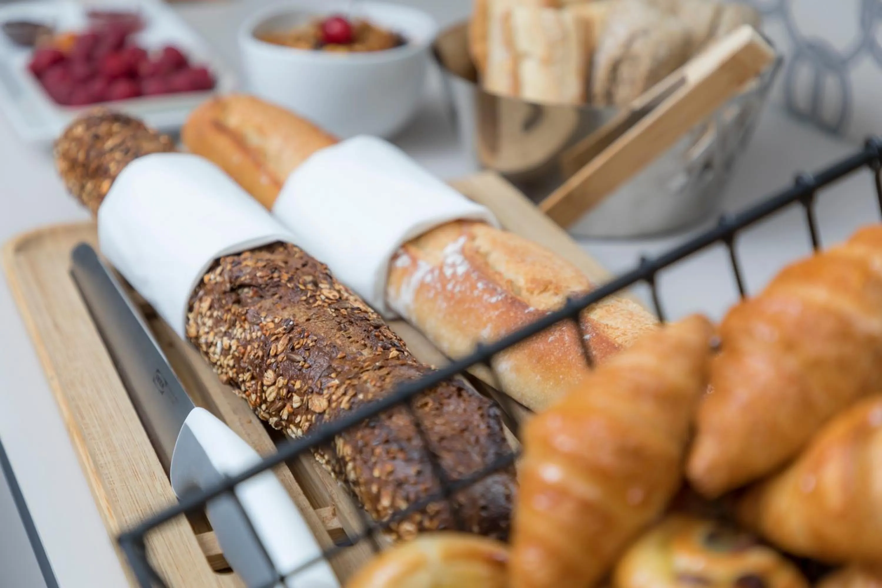 Buffet breakfast in Longchamp Elysées